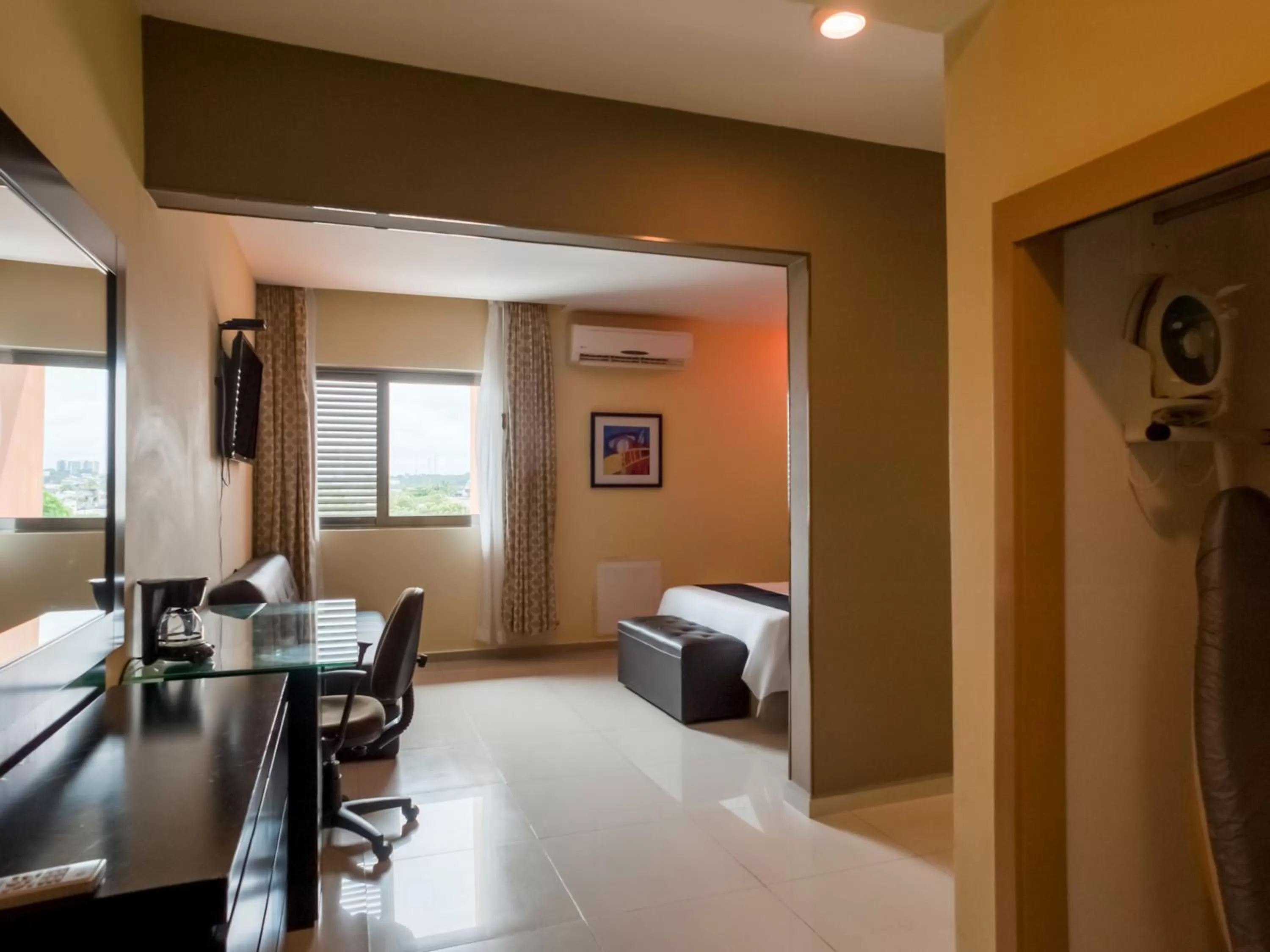 TV and multimedia, Bed in Veracruz Suites Hotel