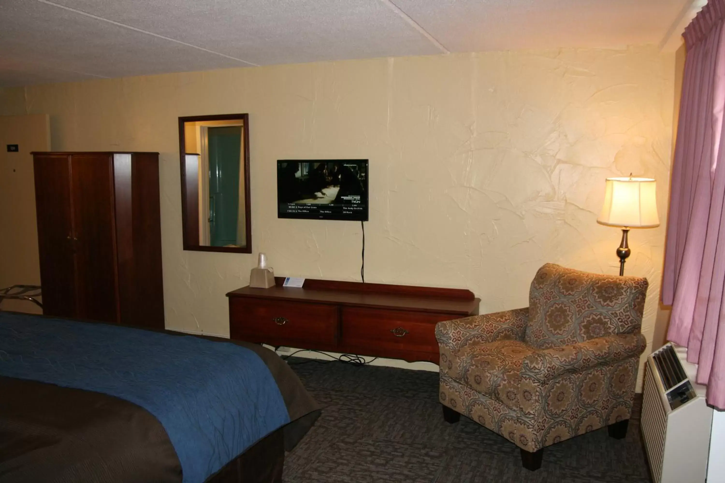 Superior King or Twin Room in Bangor Inn & Suites Superior King or Twin Room in Bangor Inn & Suites