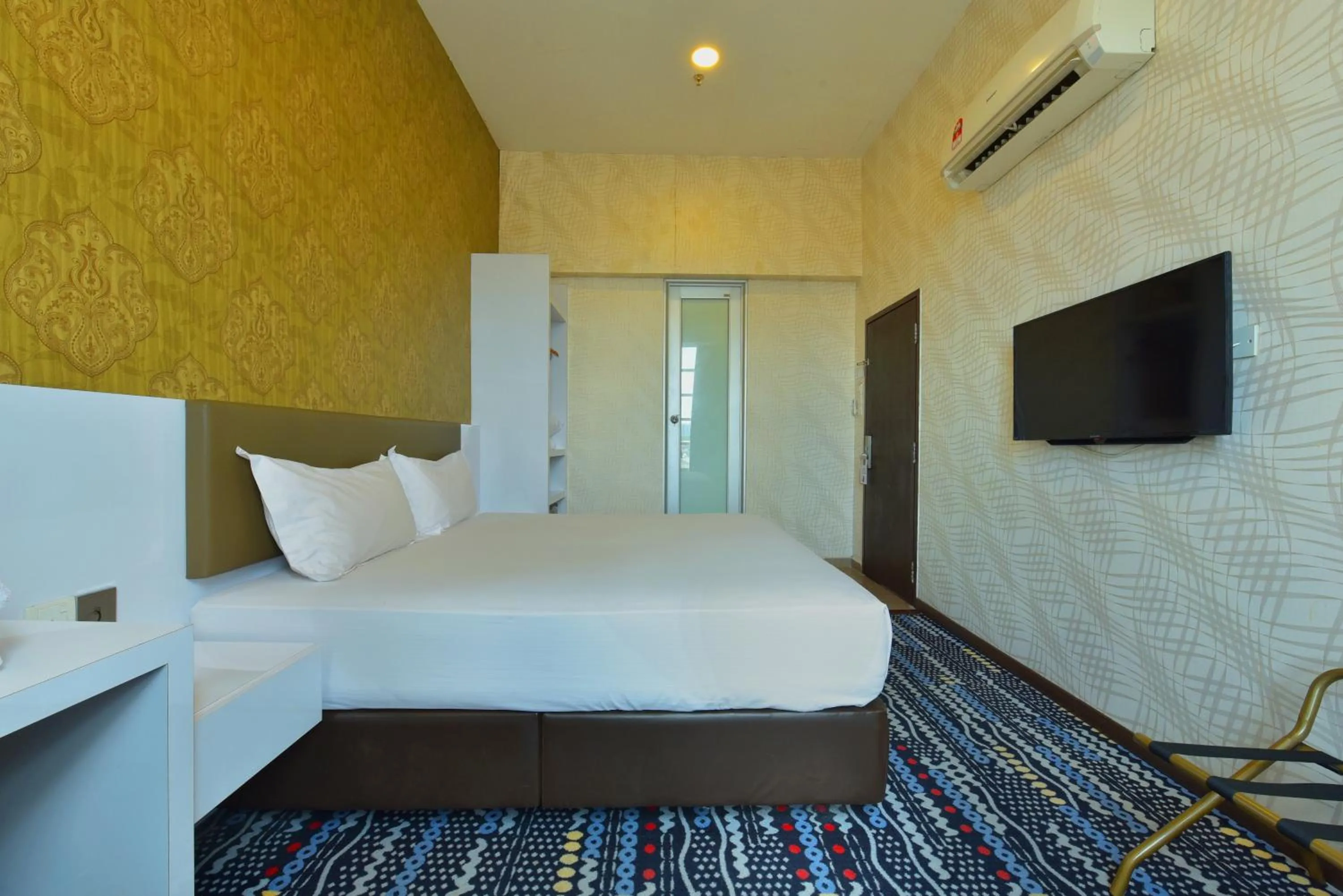 Bedroom, Bed in Townhouse OAK Hotel Holmes Johor Jaya