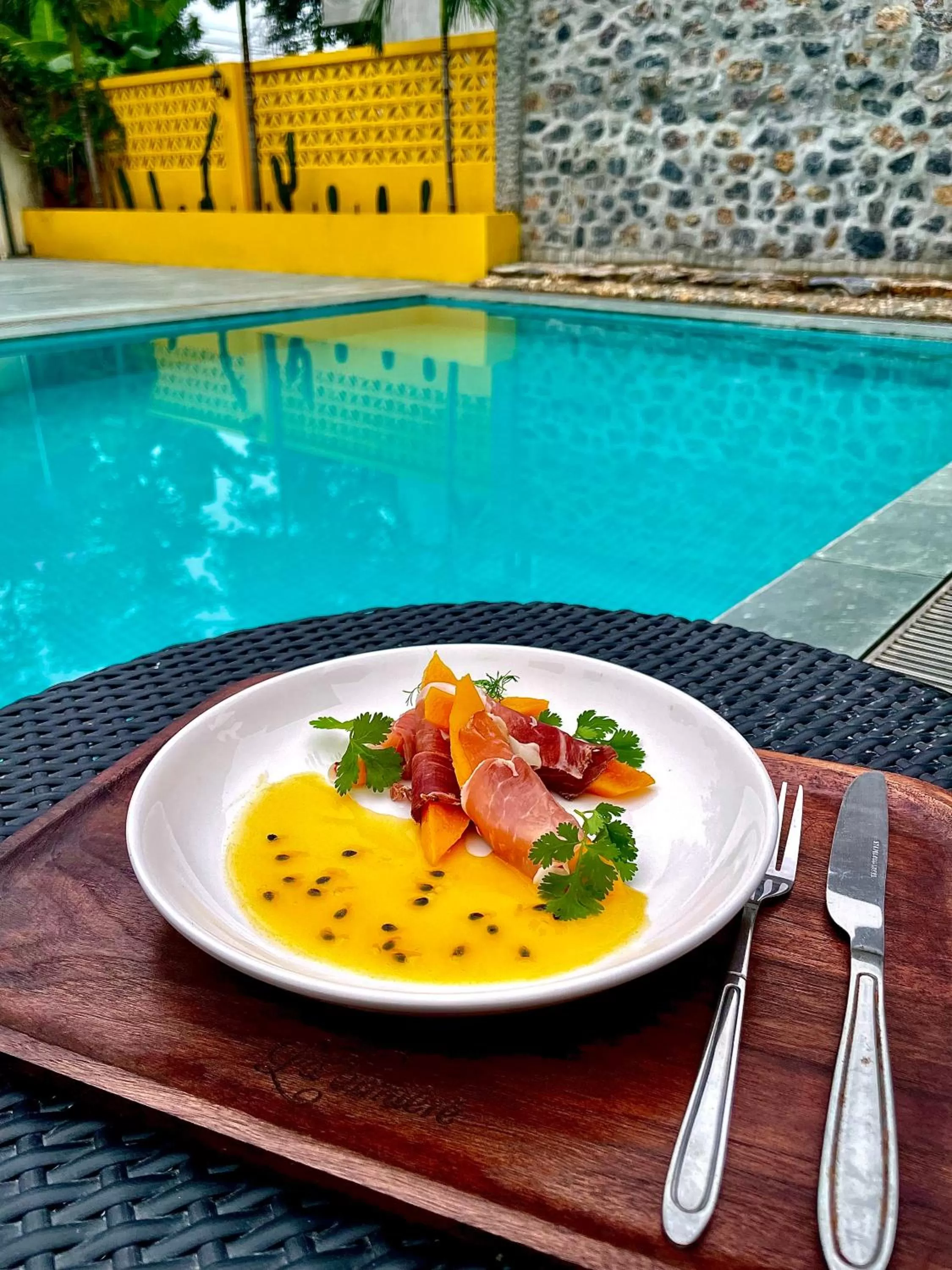 Food and drinks in Chez Loan Hotel