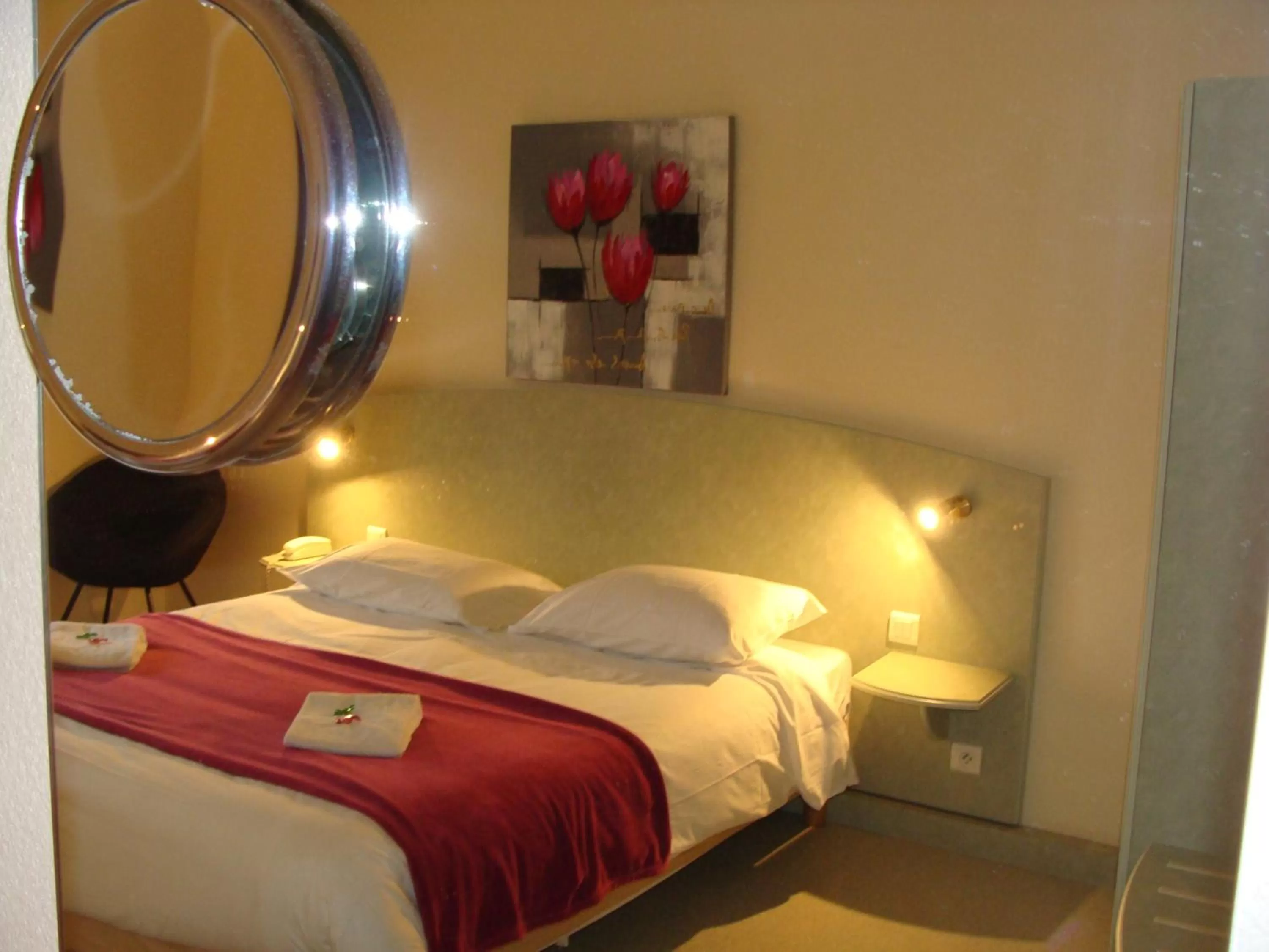 Photo of the whole room in Abel Hôtel