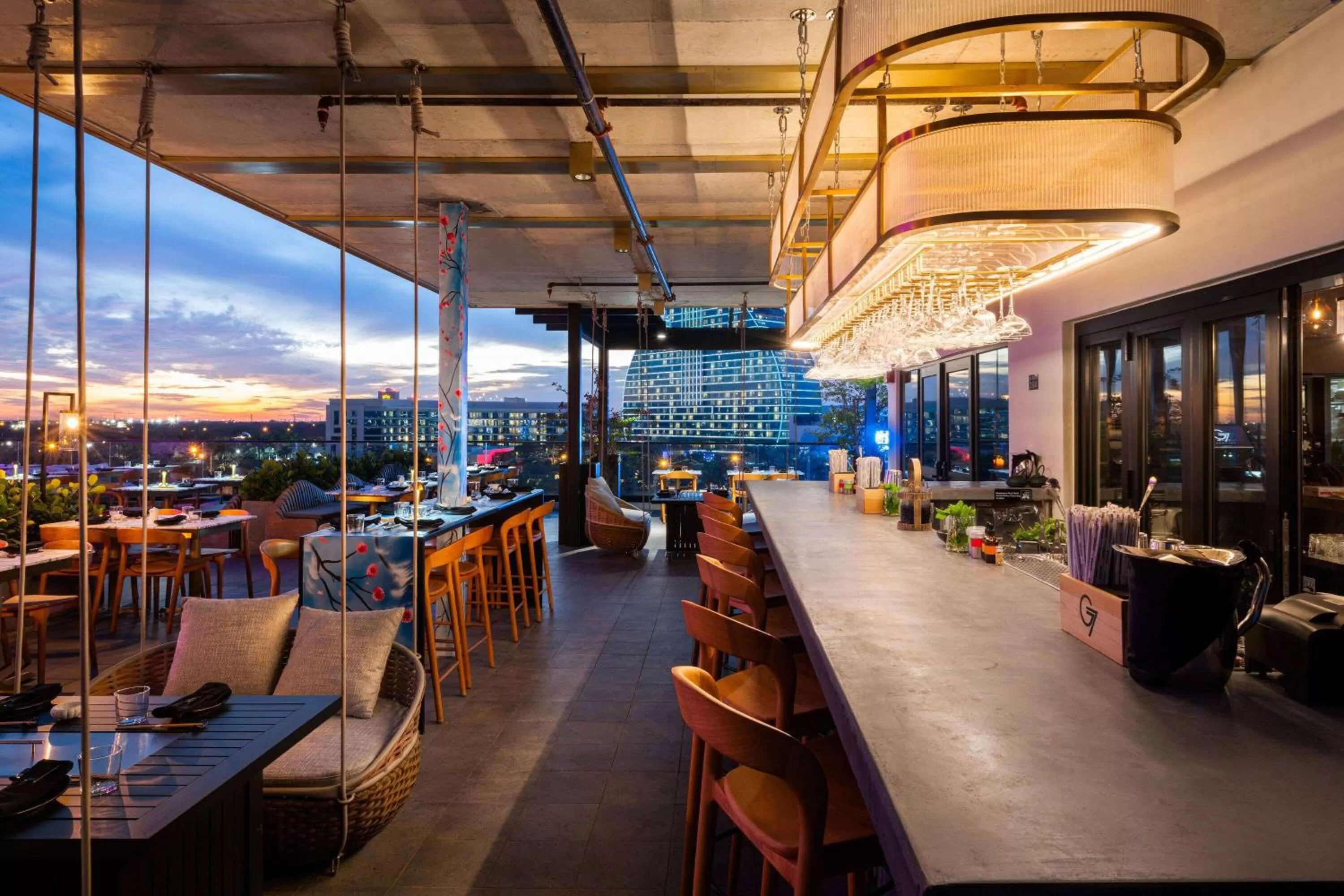 Lounge or bar in Dolce by Wyndham Hollywood