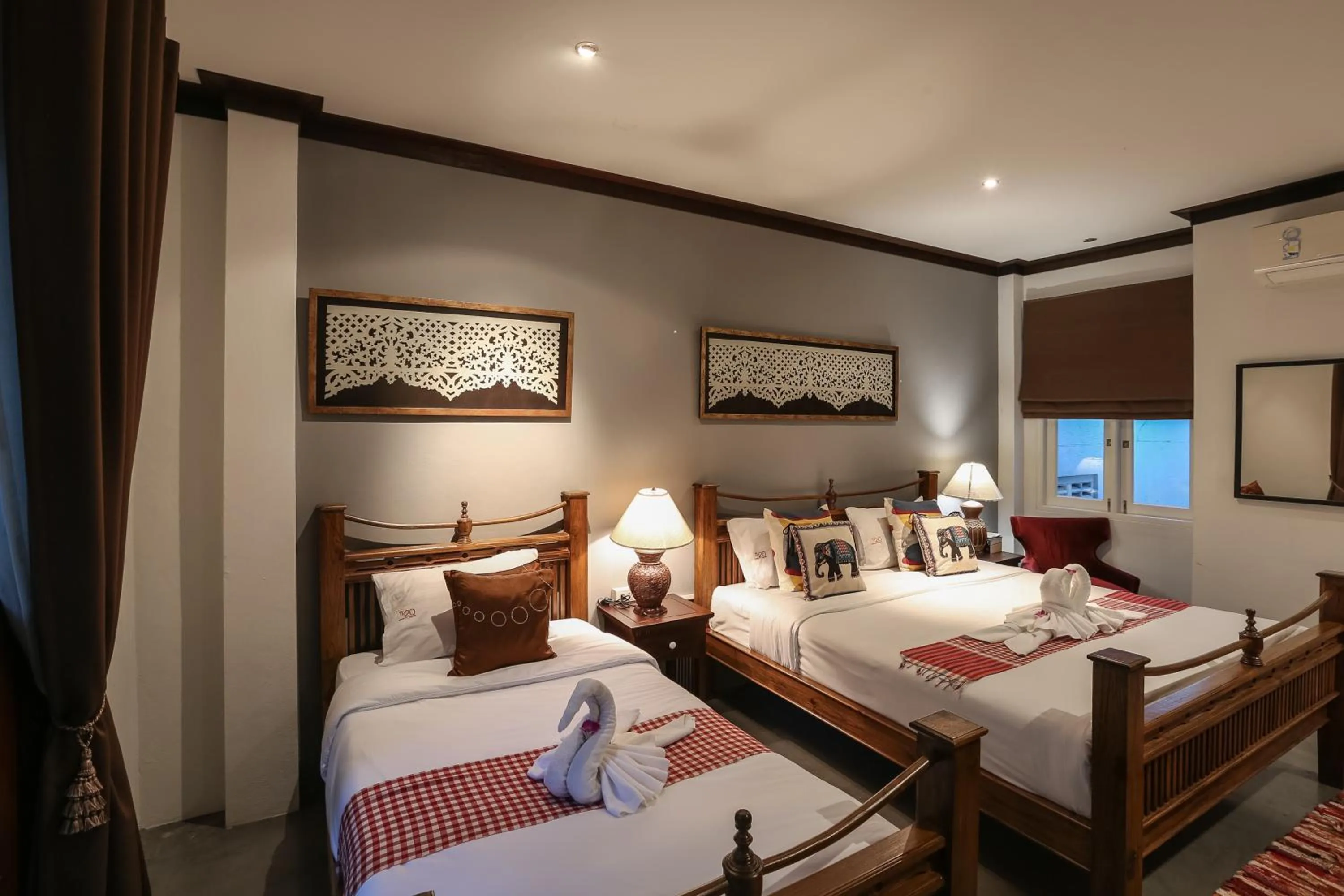 Photo of the whole room, Bed in The Twenty Lodge