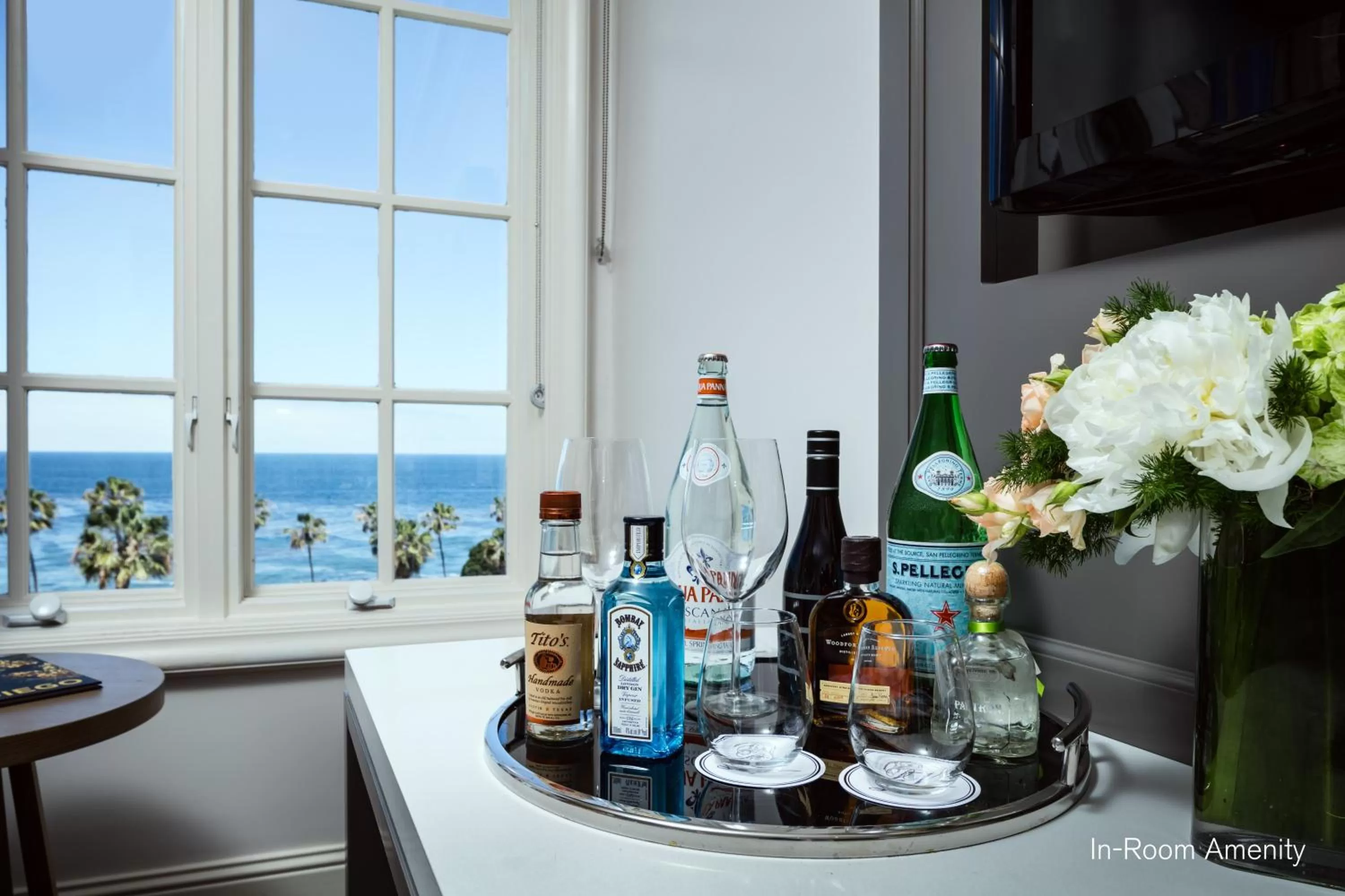 Alcoholic drinks in La Valencia Hotel