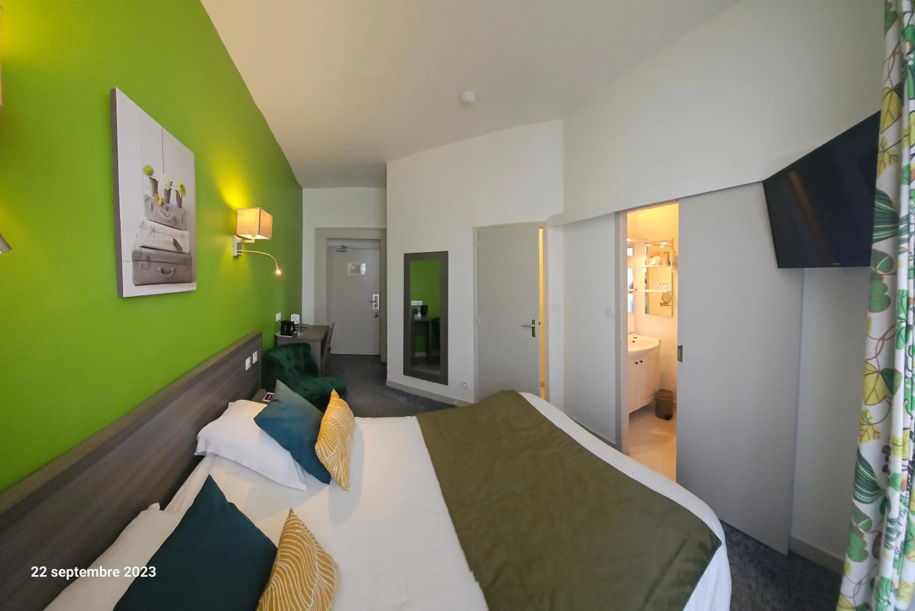 Decorative detail, Bed in Hôtel Le Rohan Charme et Caractère