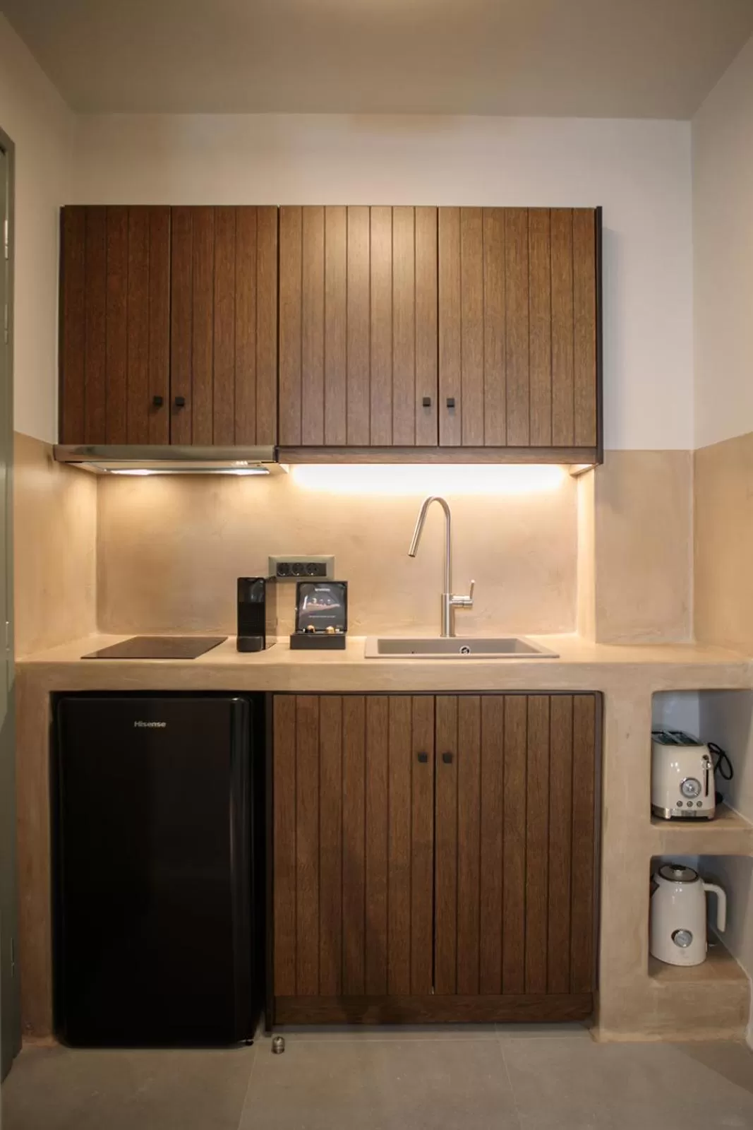 Coffee/tea facilities, Kitchen/Kitchenette in Makava Suites Naxos