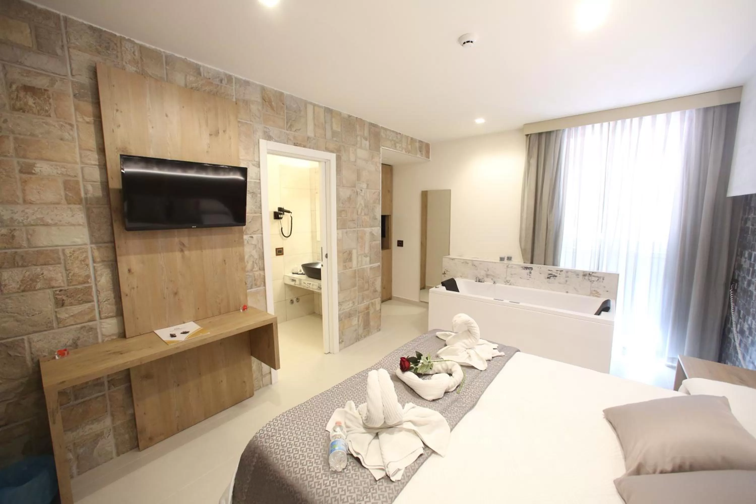 Hot Tub, Bed in Relais Piazza Del Plebiscito B&B