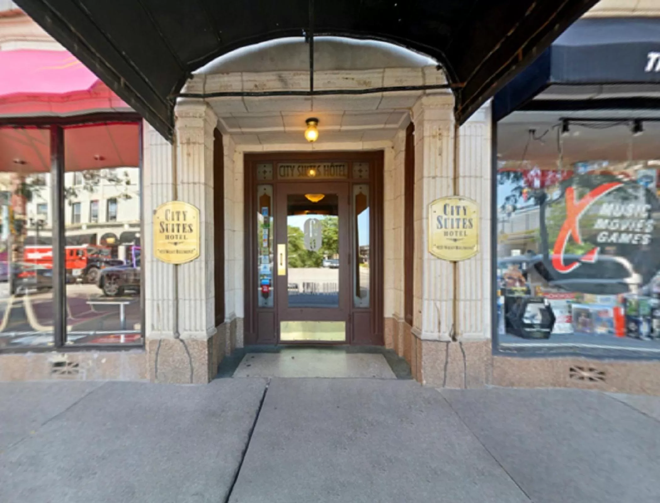 Facade/entrance in City Suites Hotel