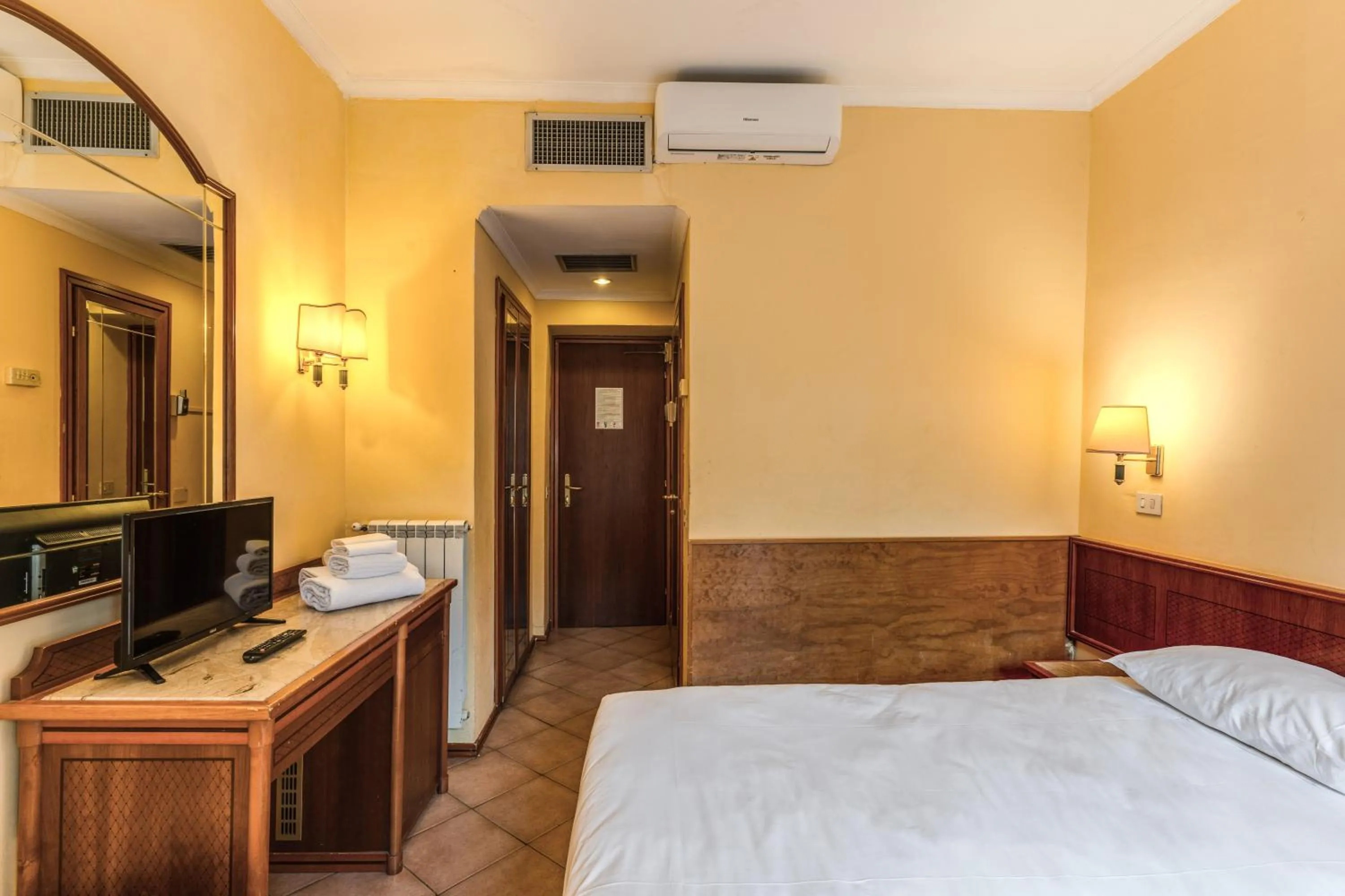 TV and multimedia in Hotel Pomezia