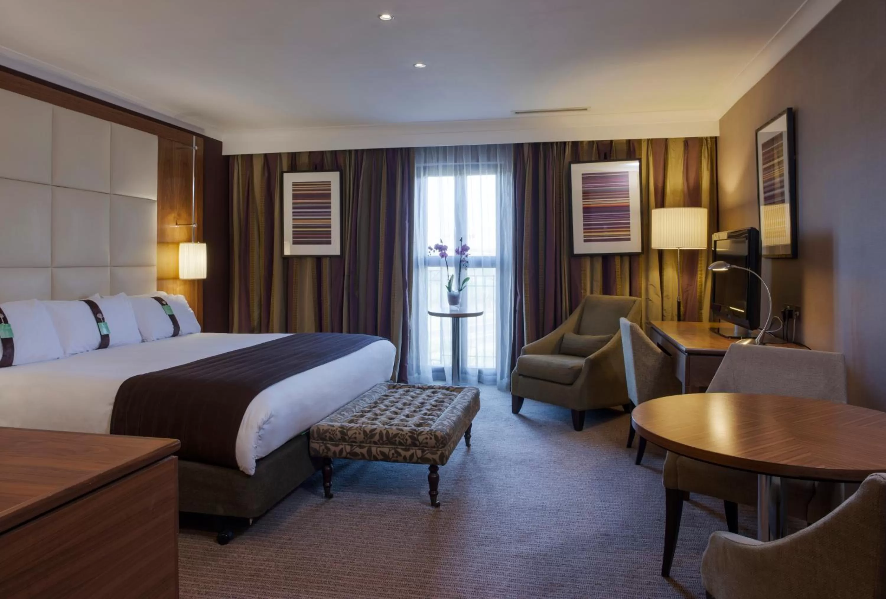 1 King Bed Suite in Holiday Inn Birmingham Bromsgrove by IHG