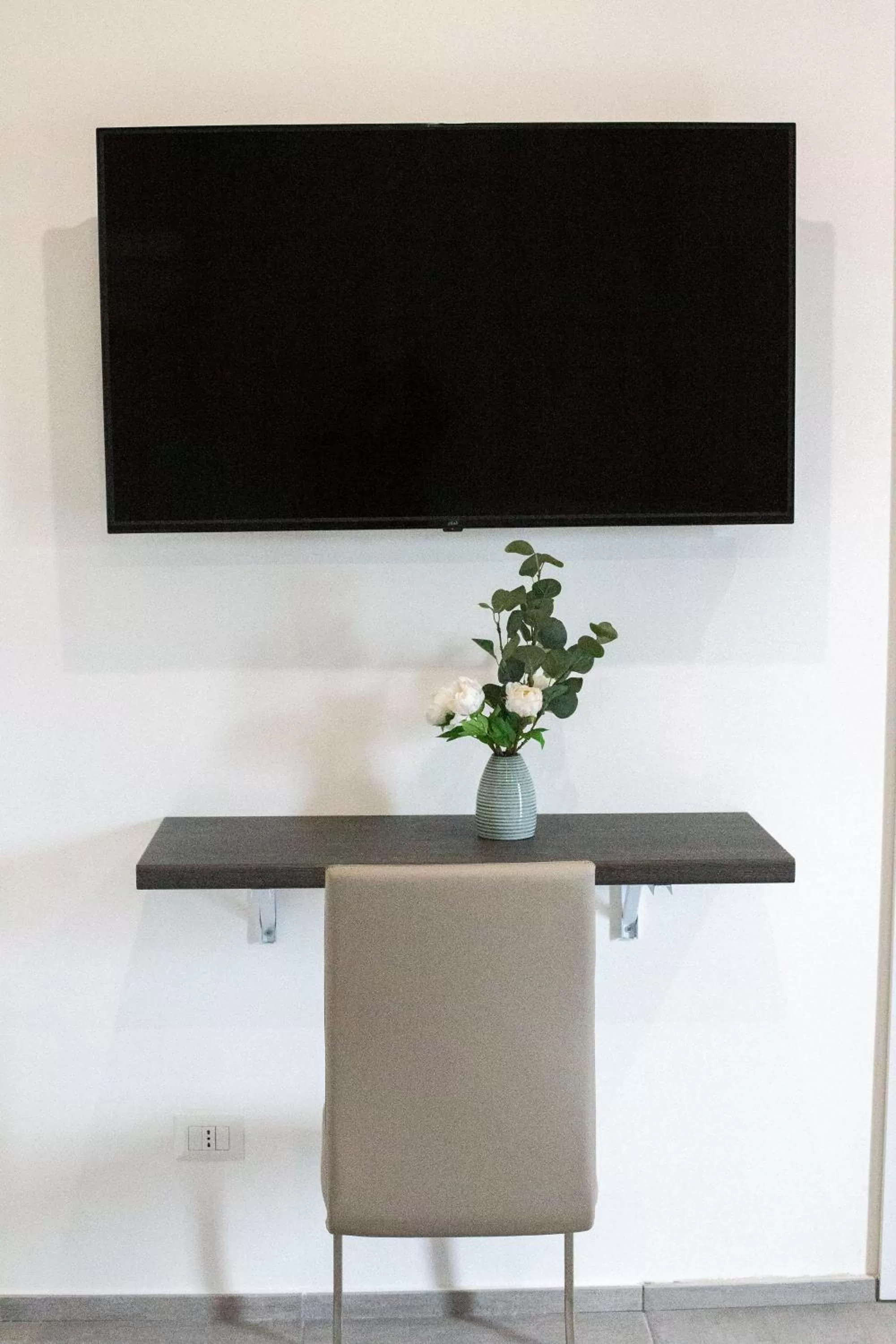 TV and multimedia, TV/Entertainment Center in Mamì B&B