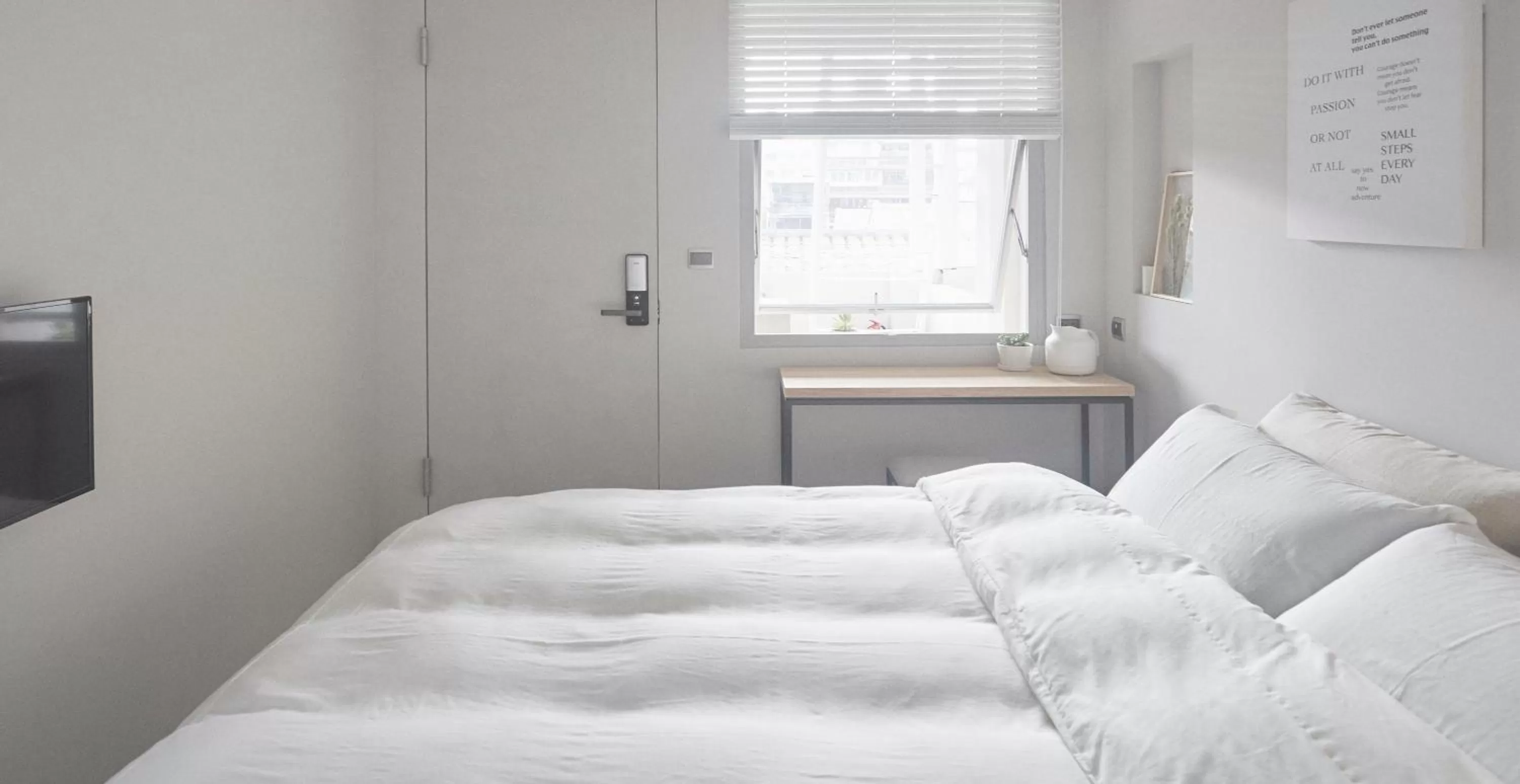 Photo of the whole room, Bed in The Door Inn