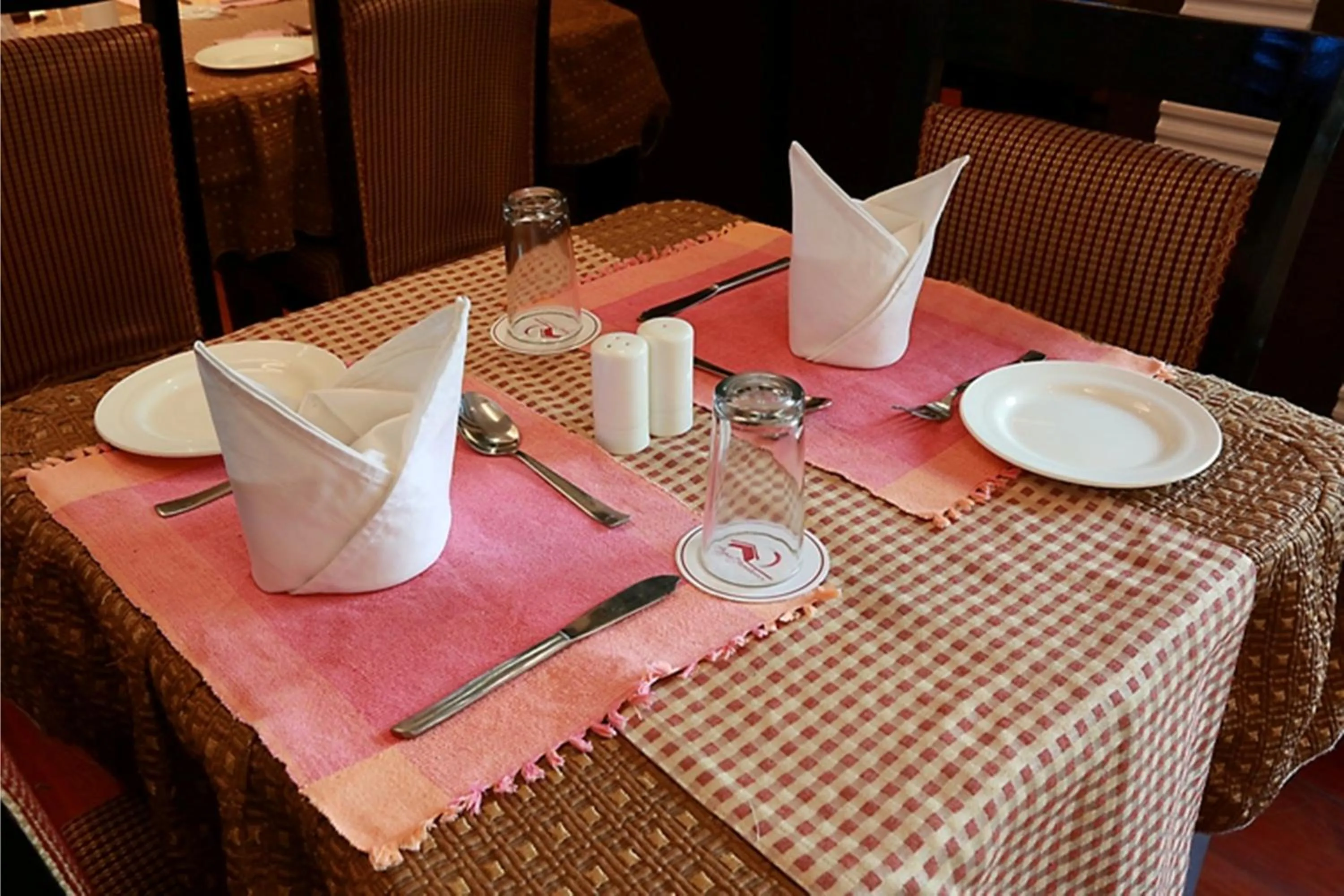 Restaurant/places to eat in Hotel Airport Residency