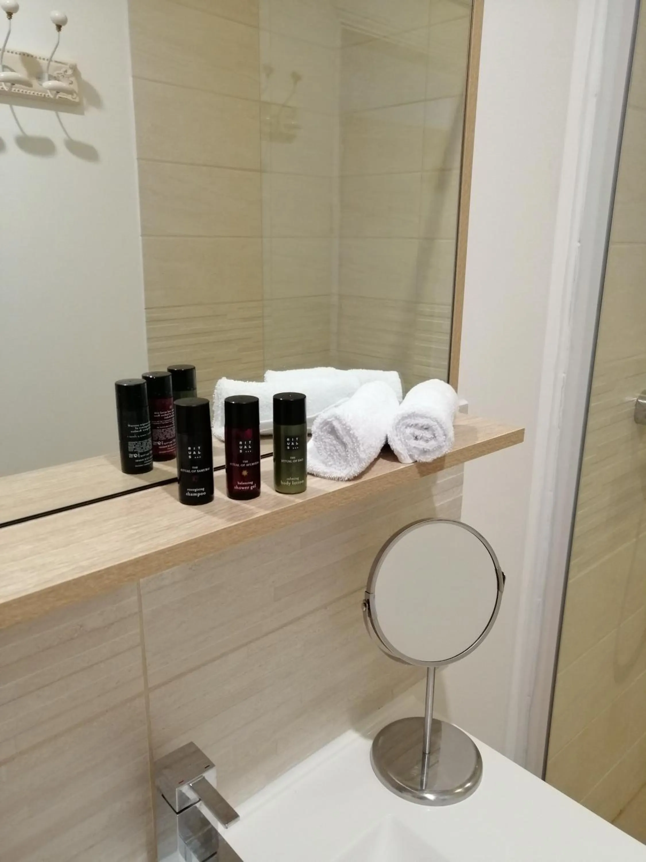 Bathroom in La Maison Grivolas Appartements et Maison d'hôtes