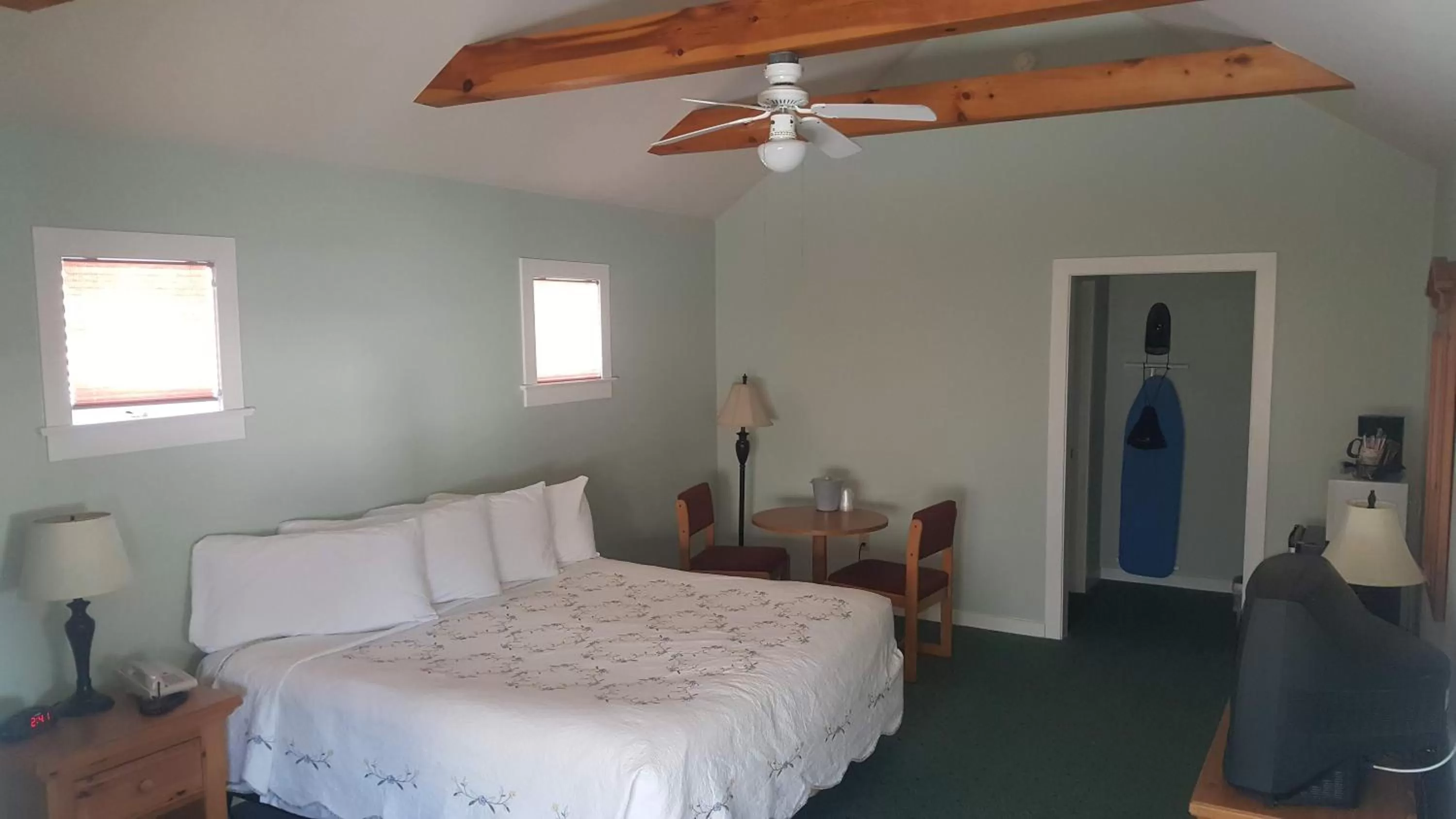 Bed in Spruce Lane Lodge and Cottages