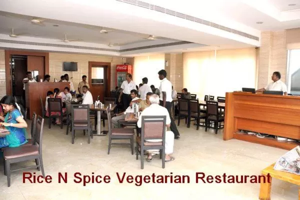 Restaurant/places to eat in Raya's Grand