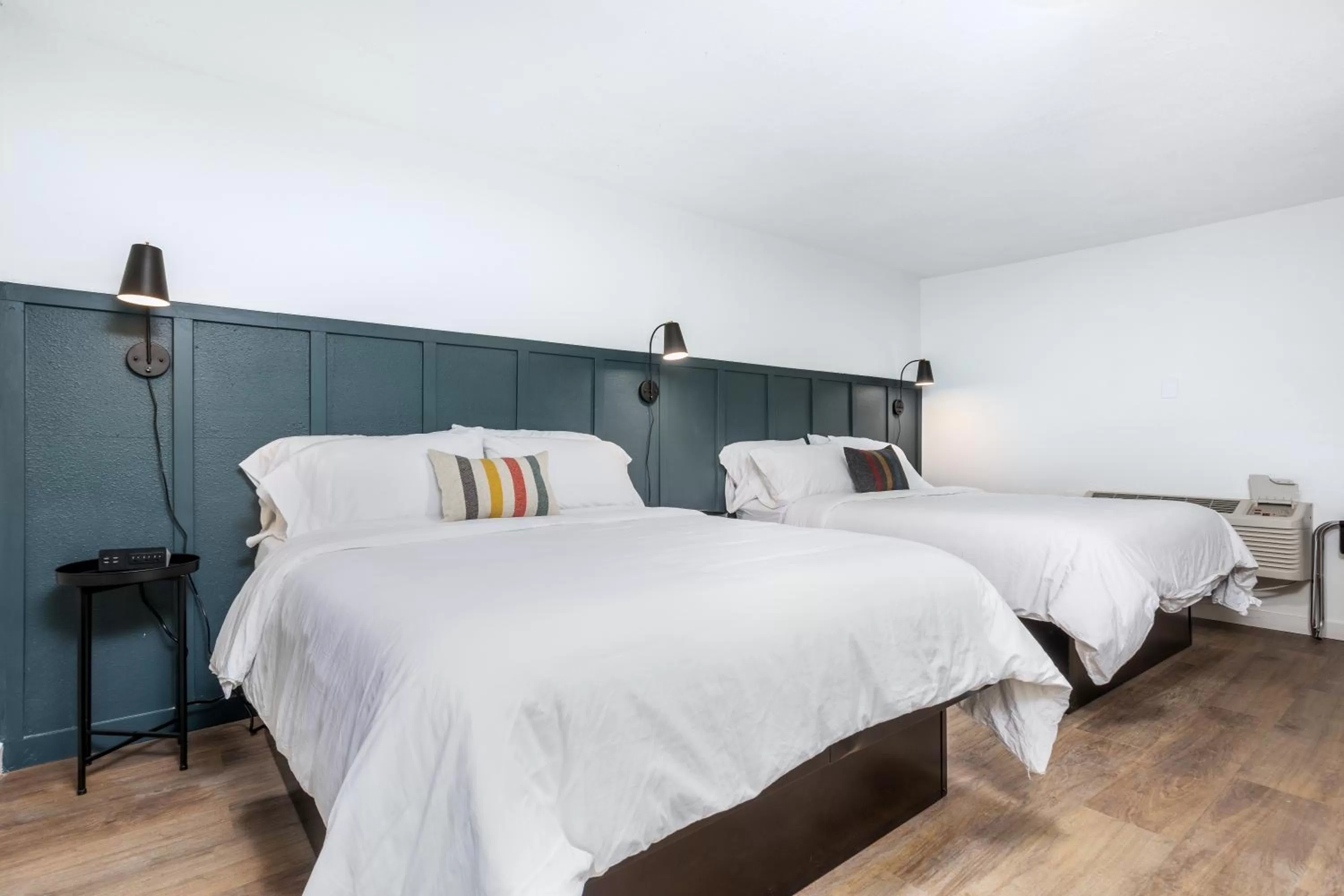 Bedroom, Bed in Minecart Motor Lodge