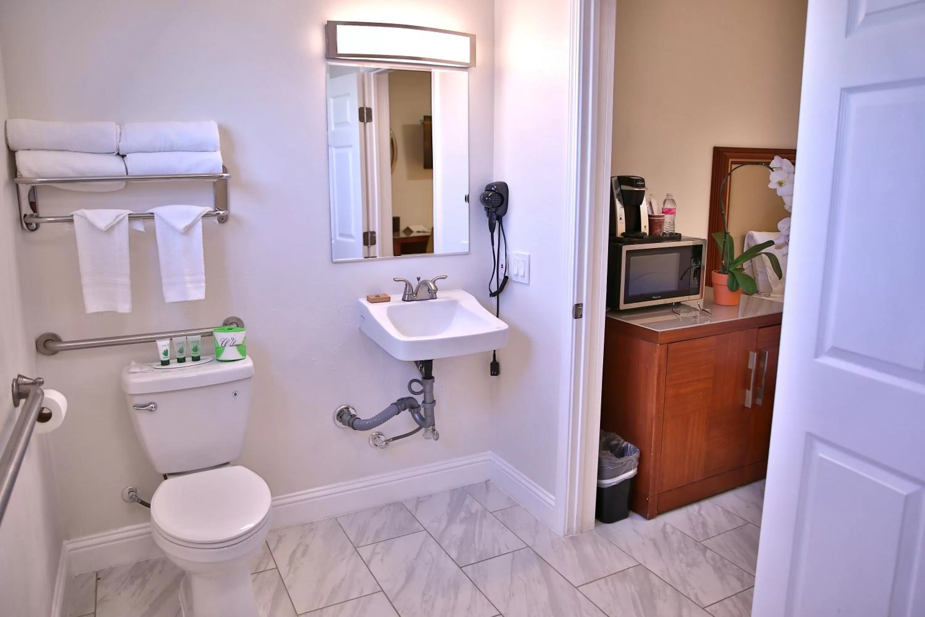 Toilet in Travelodge by Wyndham Crescent City