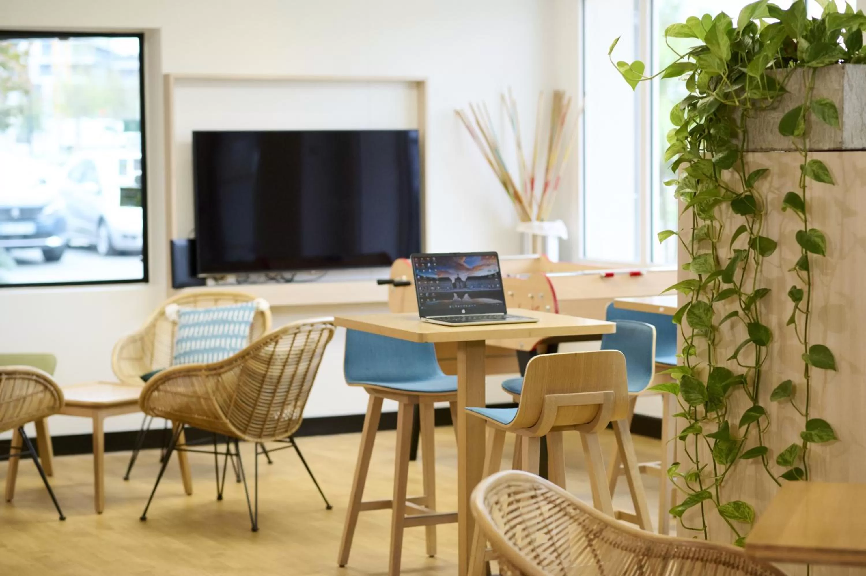 Seating area in ibis Styles Bordeaux Begles Arena