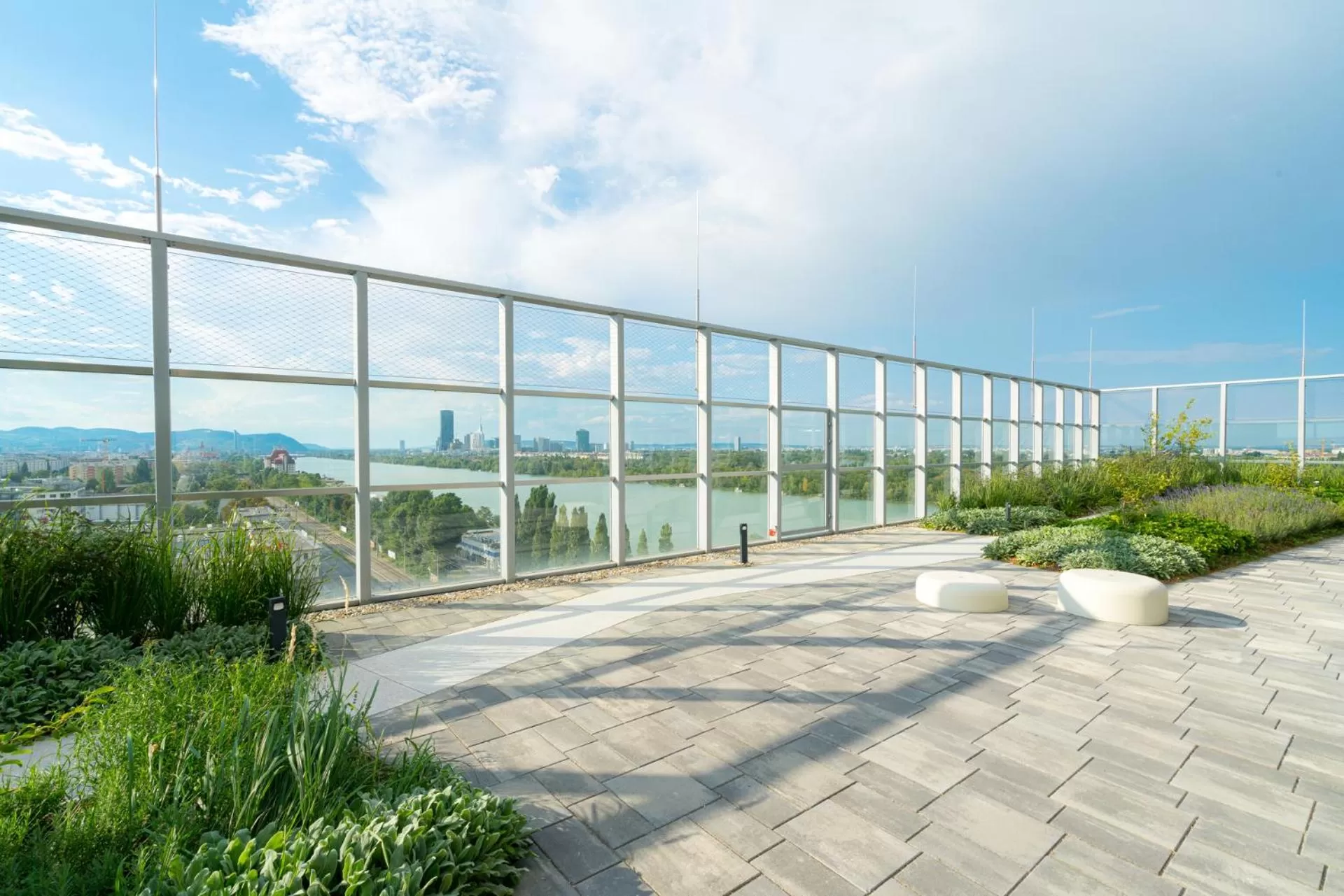 Balcony/Terrace in Vienna Residence, Marina Tower - Danube