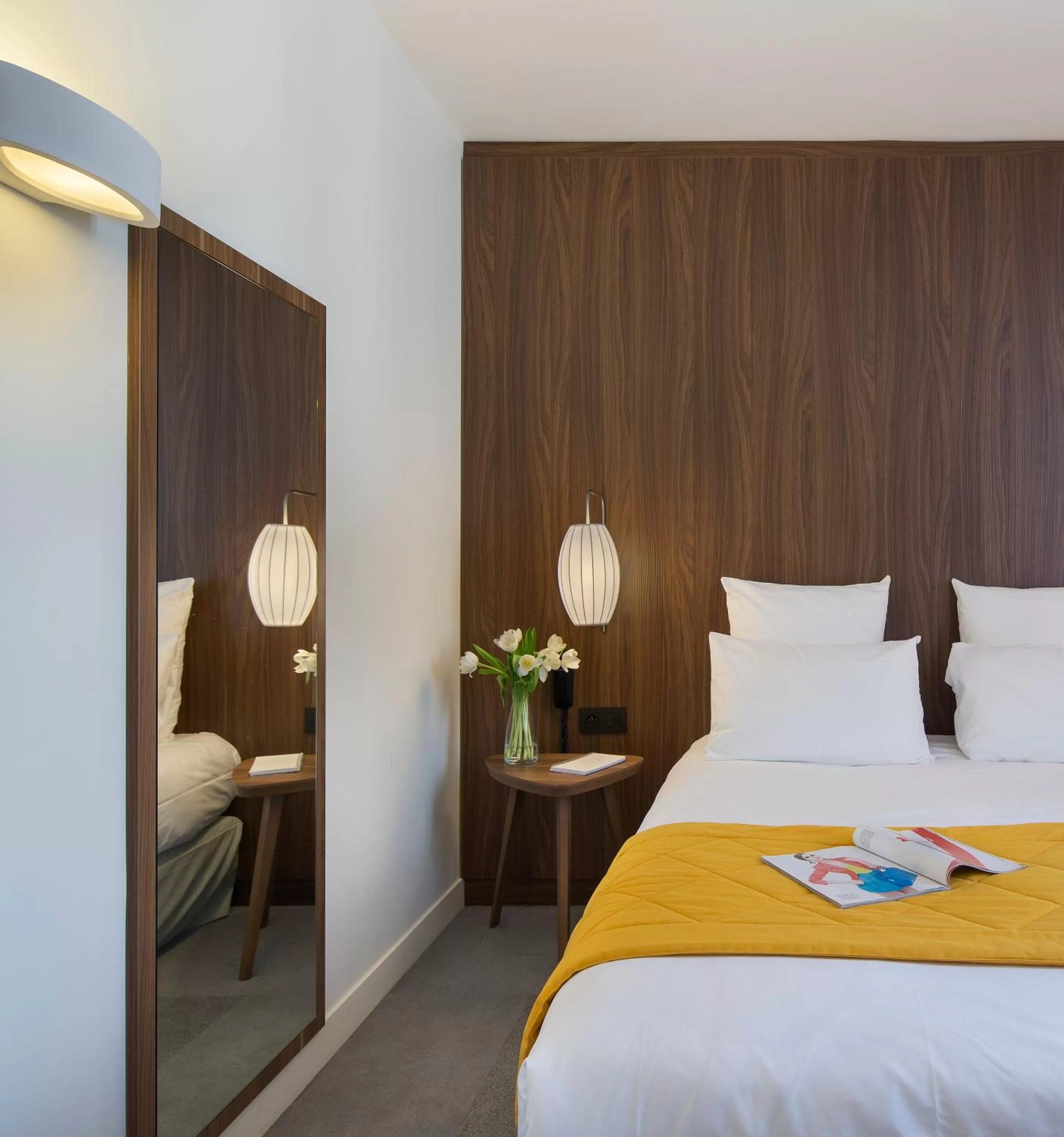 Bed in Best Western Plus 61 Paris Nation Hotel