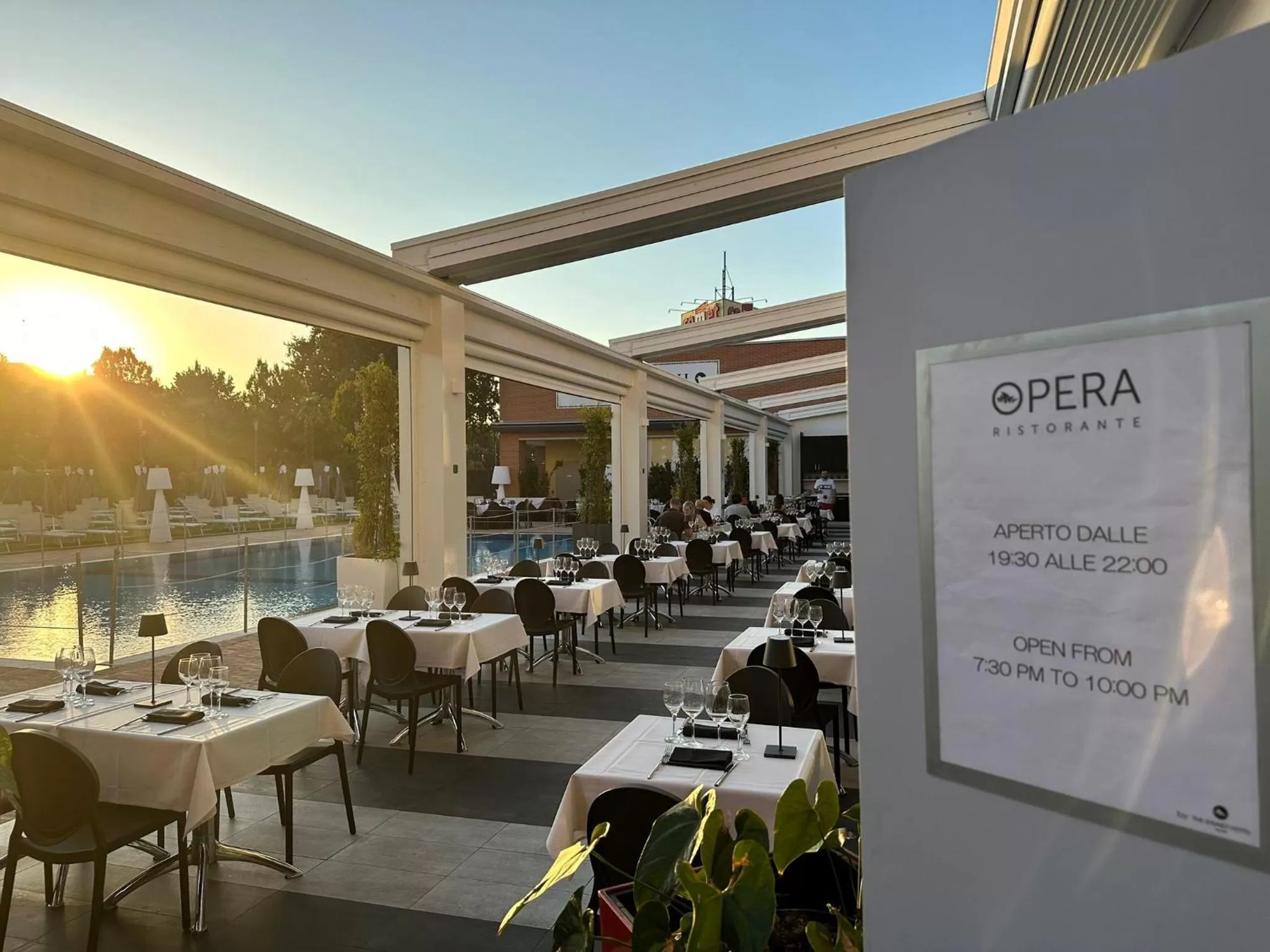 Restaurant/places to eat in The Sydney Hotel