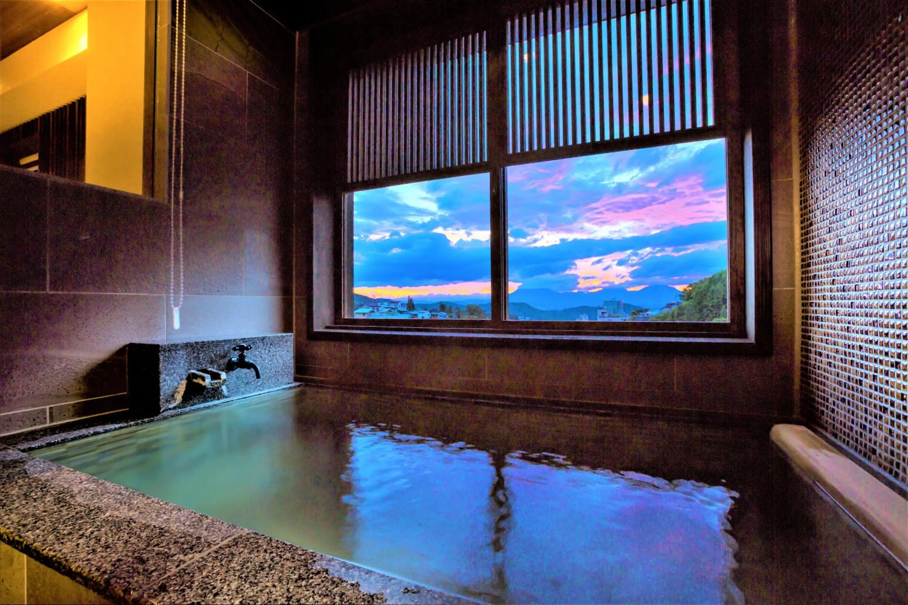 Hot Spring Bath in Sakaeya