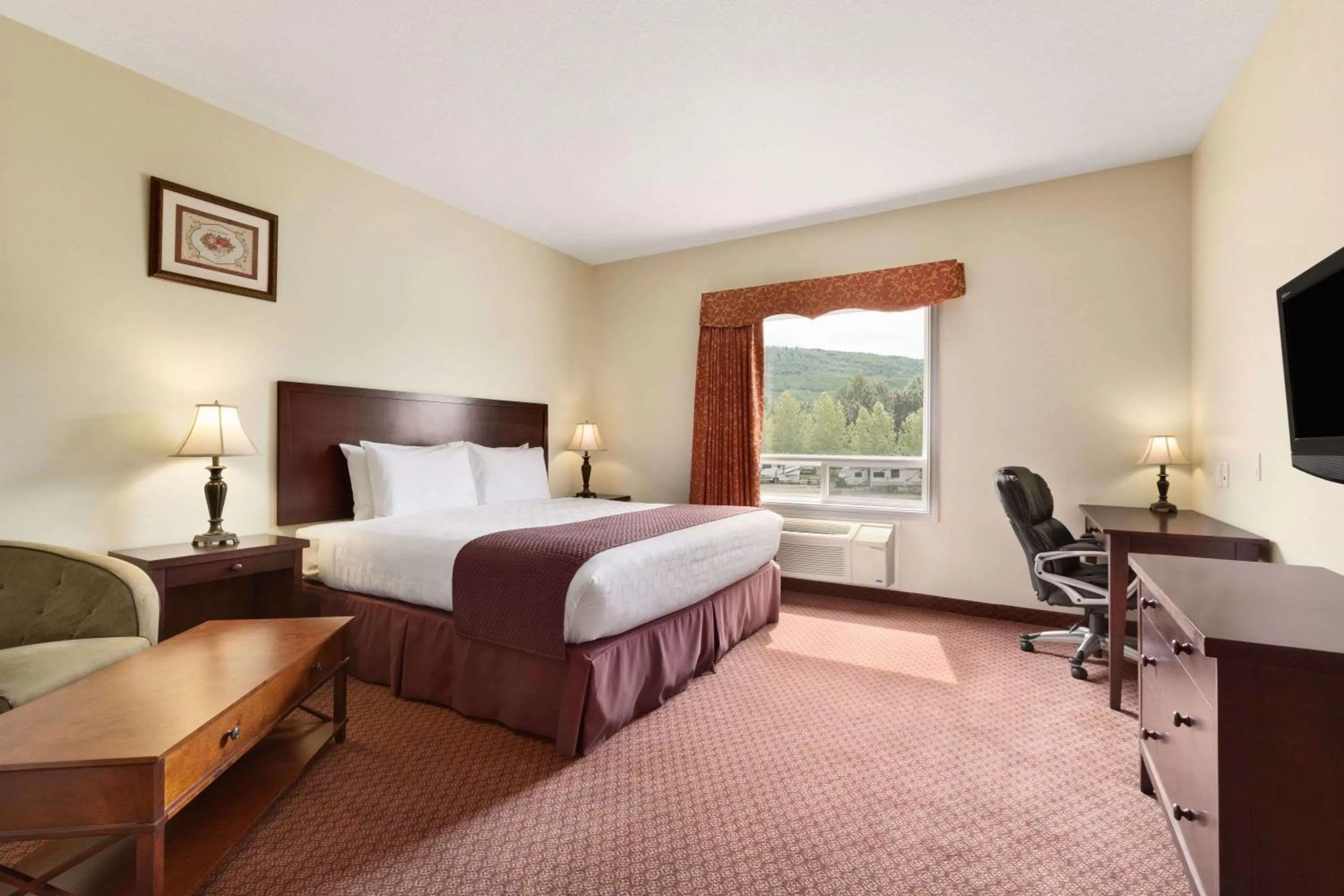 Photo of the whole room, Bed in Days Inn by Wyndham Chetwynd