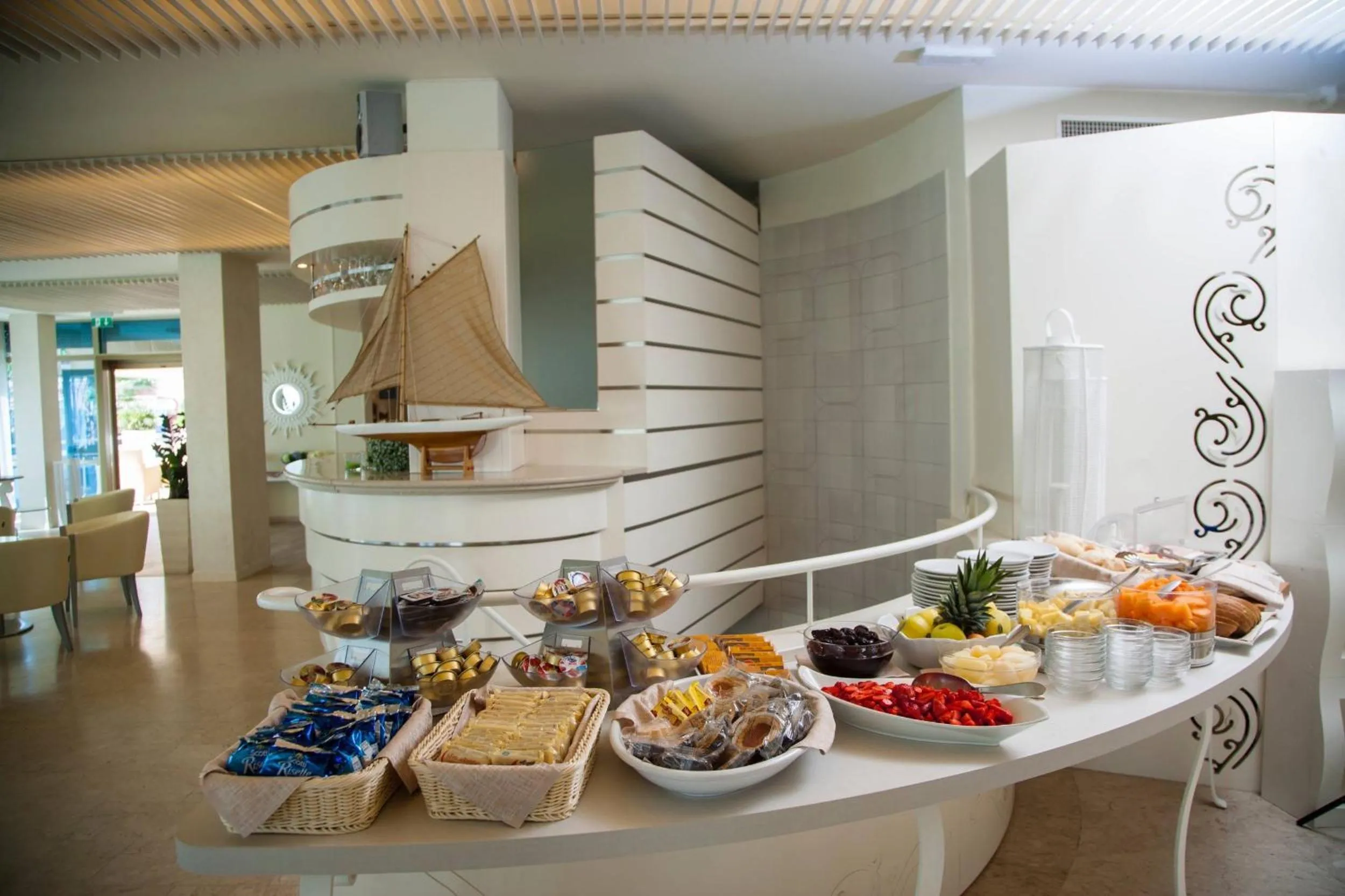 Restaurant/places to eat in Hotel Mon Cheri