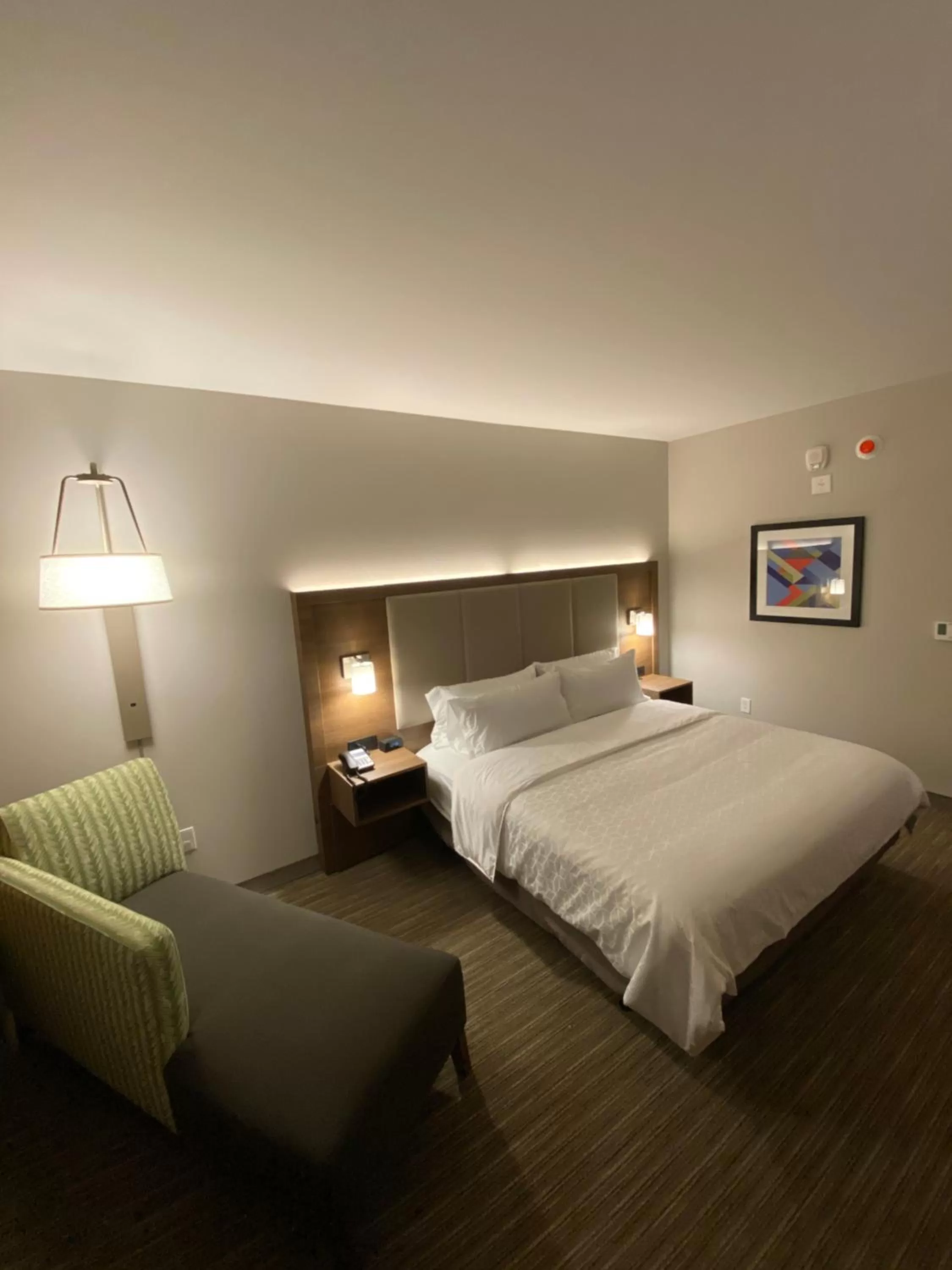 Bed in Holiday Inn Express & Suites - The Dalles by IHG