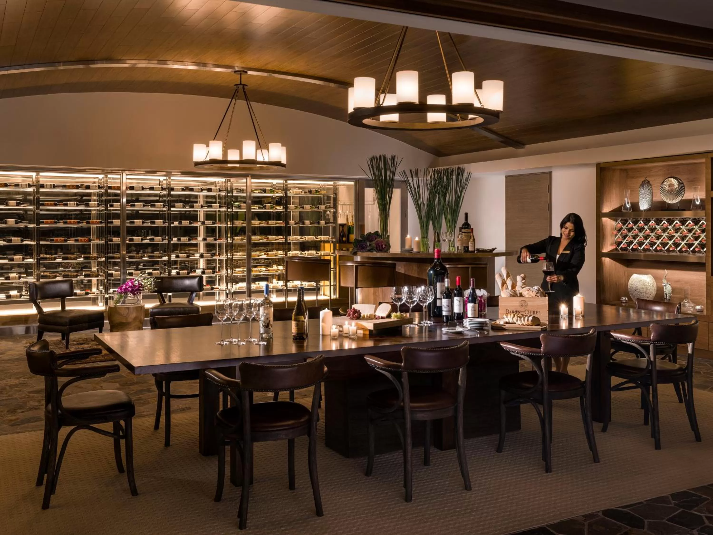 Lounge or bar in Dusit Thani Guam Resort