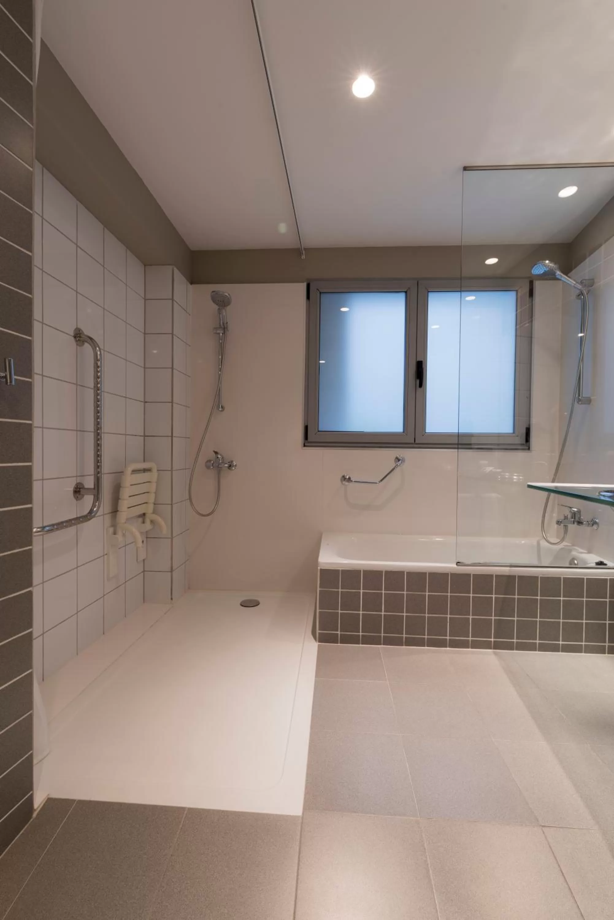 Facility for disabled guests in Hotel Plaza