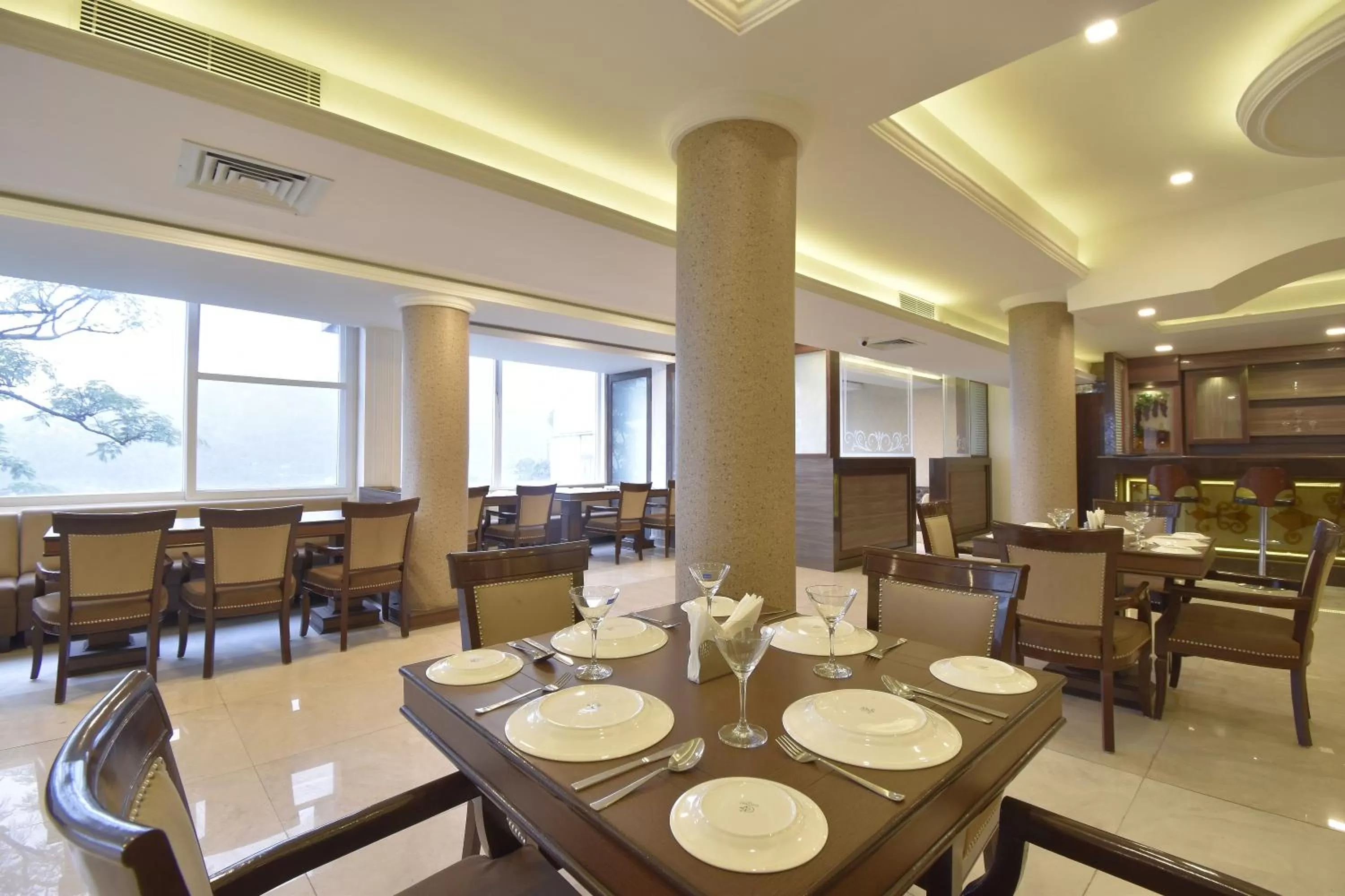 Restaurant/Places to Eat in The Royal Castle AC Centralized