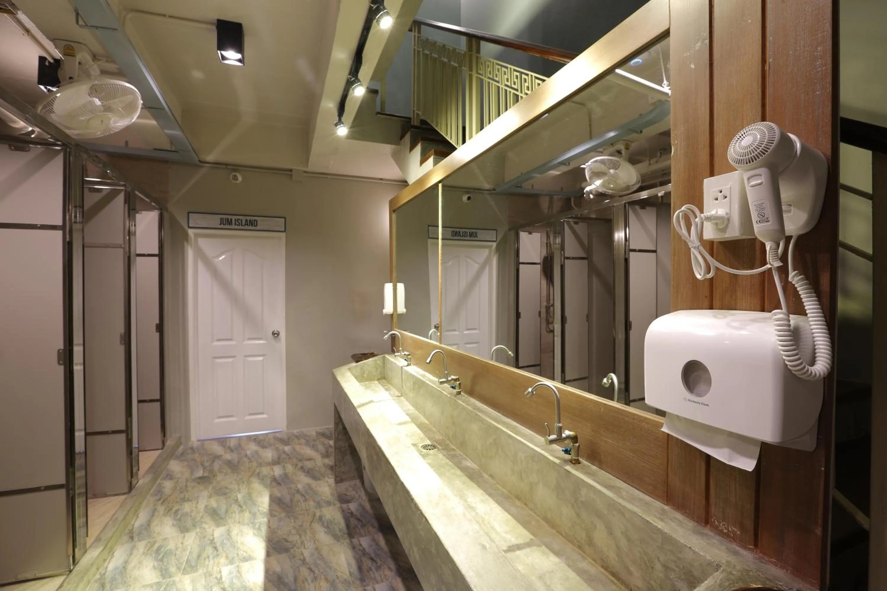 Shower in Pop-In Aonang