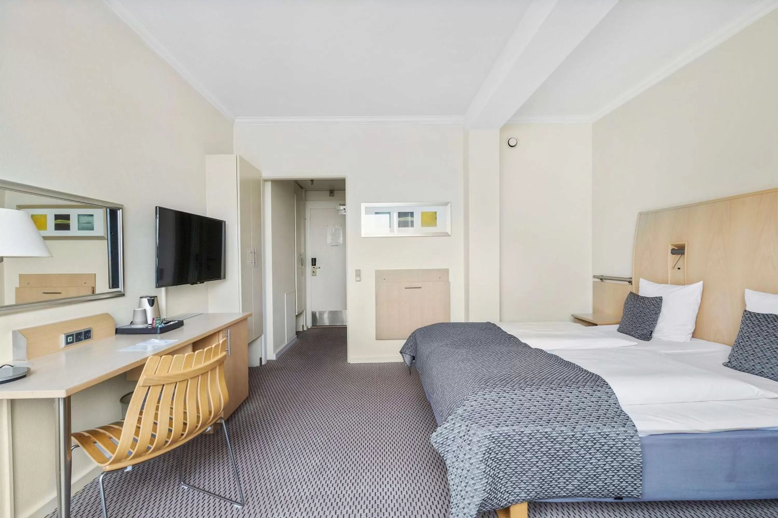 Bedroom, Bed in Best Western Plus Airport Hotel