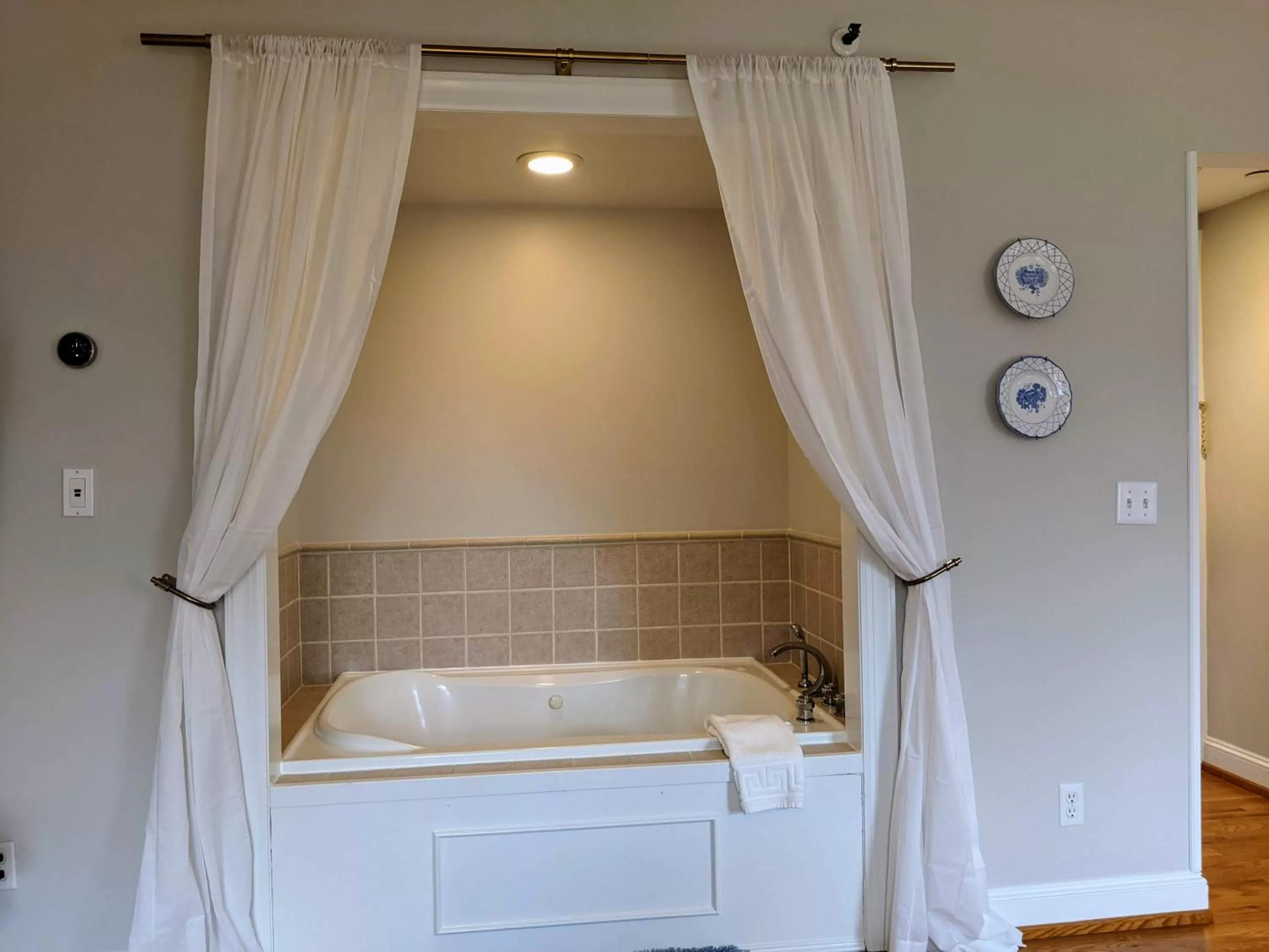 Bath, Bed in Stanton House Inn