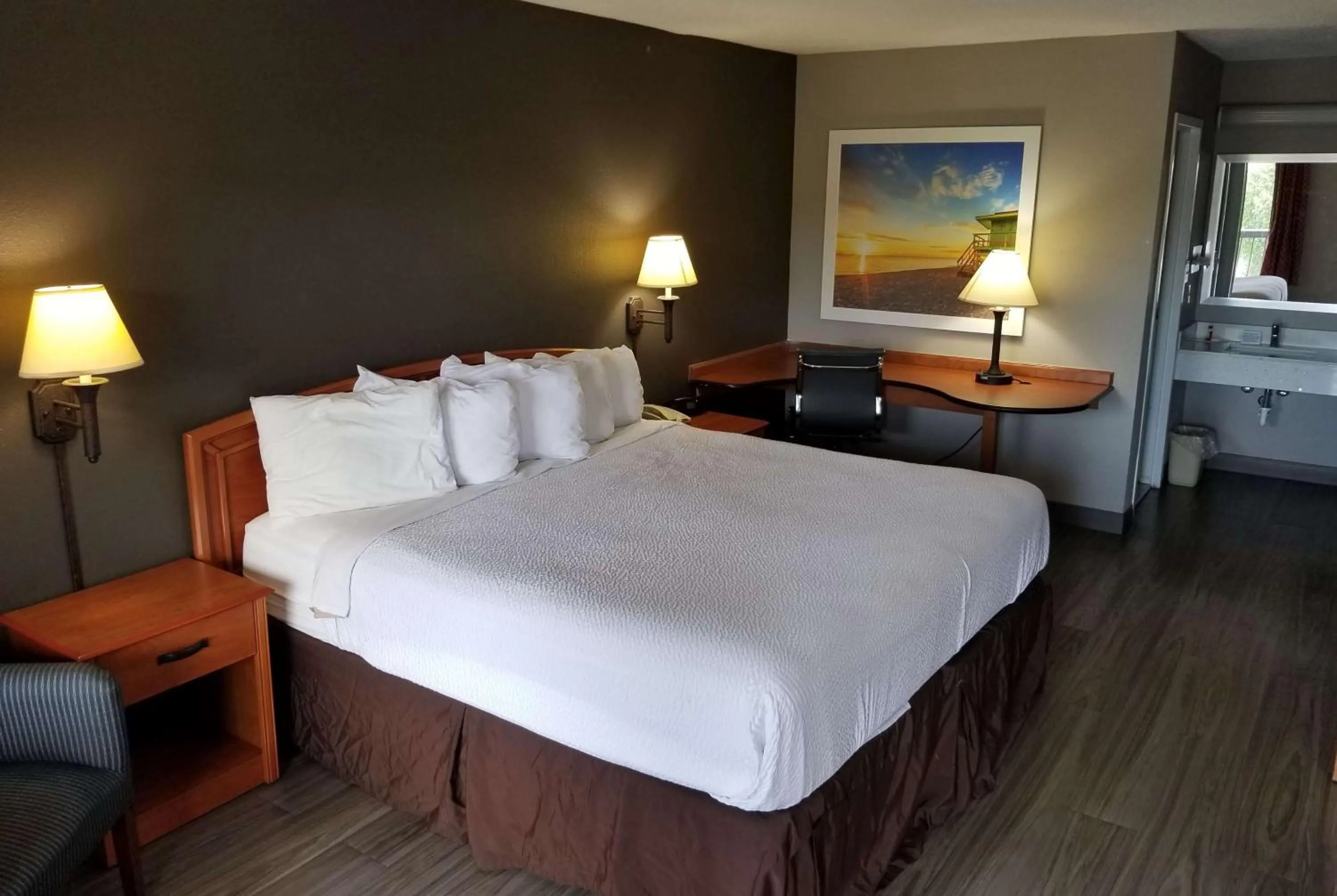 Photo of the whole room, Bed in Days Inn by Wyndham Wilson