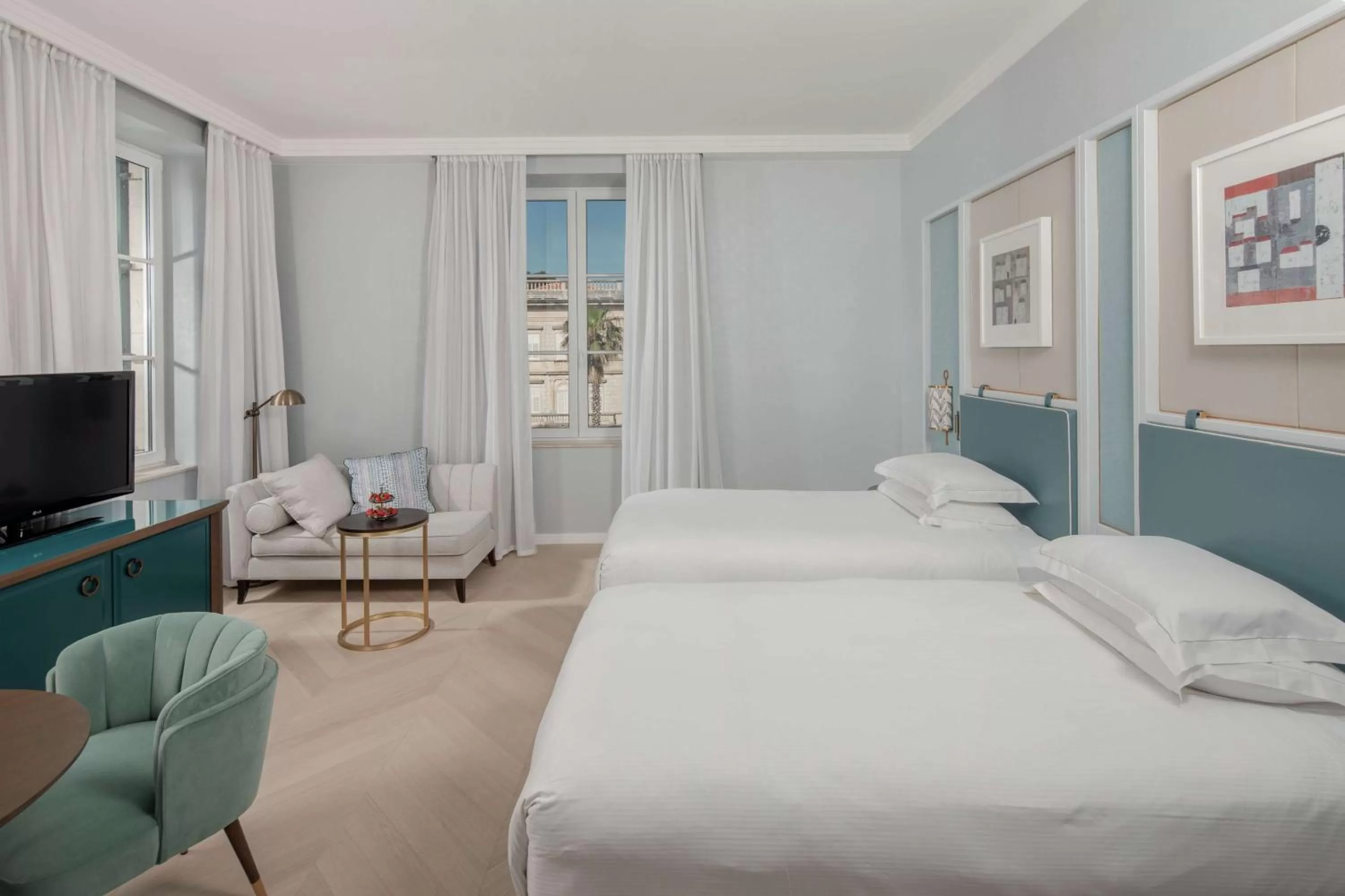 Living room, Bed in Hilton Imperial Dubrovnik