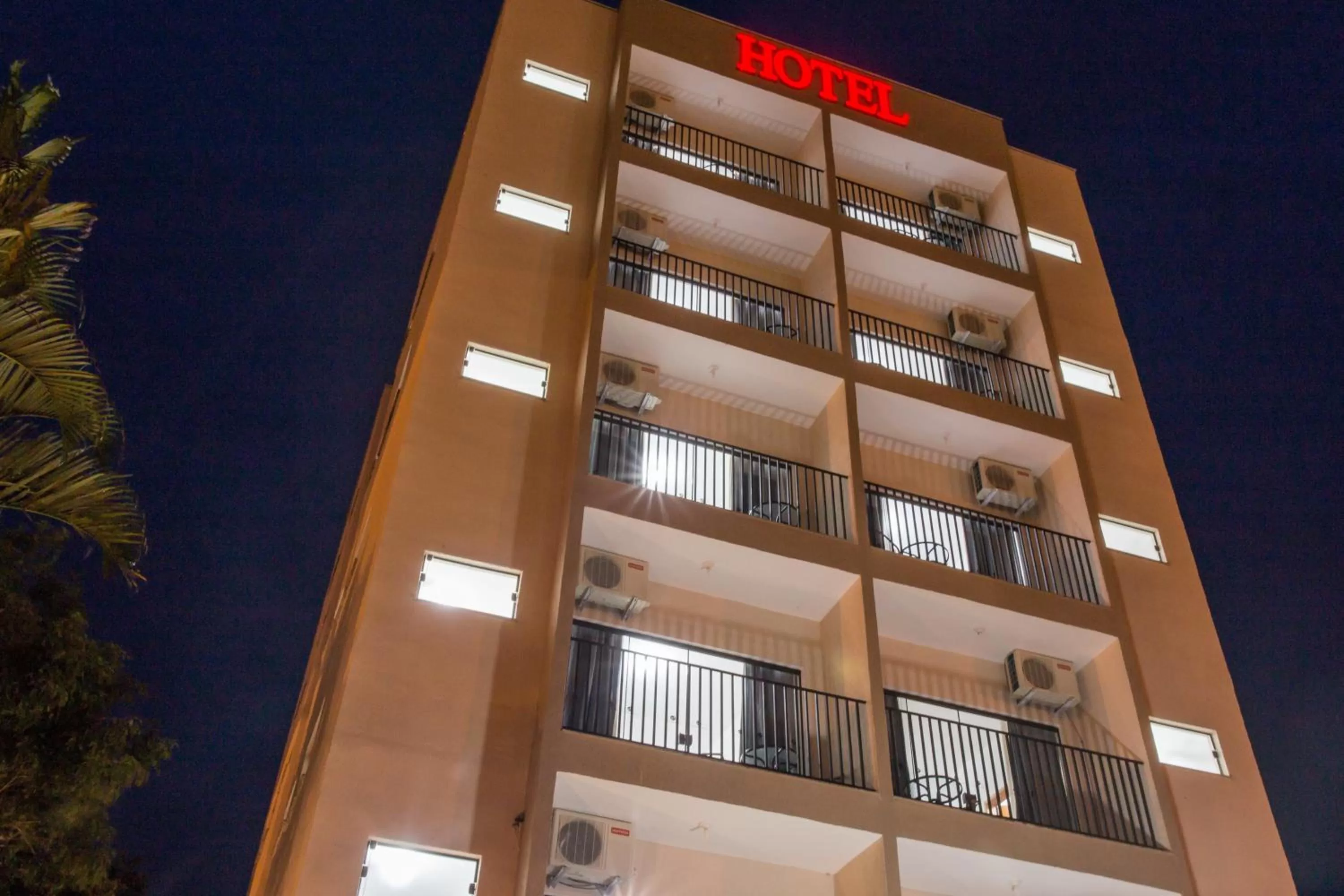 Facade/entrance in Domum Hotel