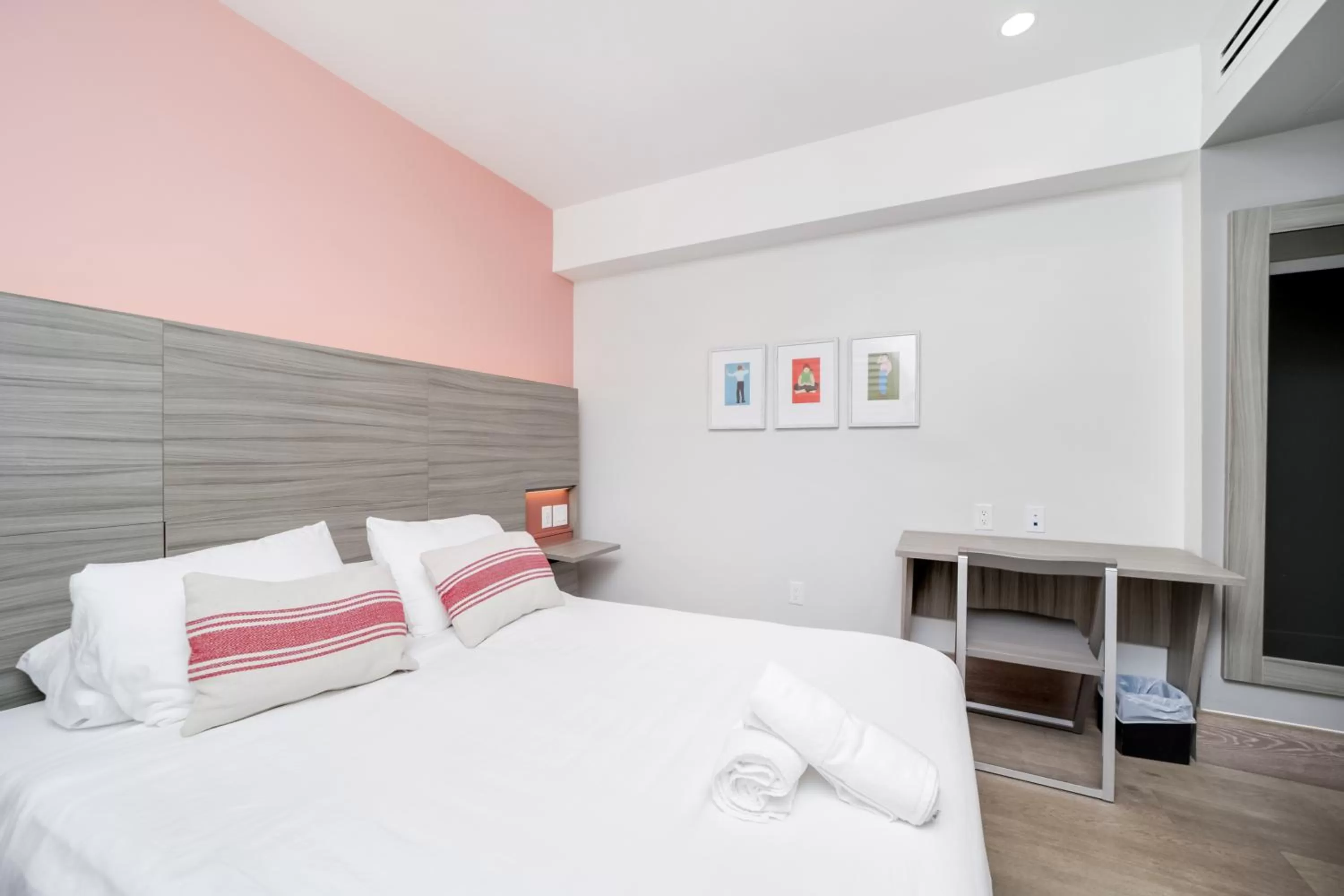 Bed in The Julia Hotel