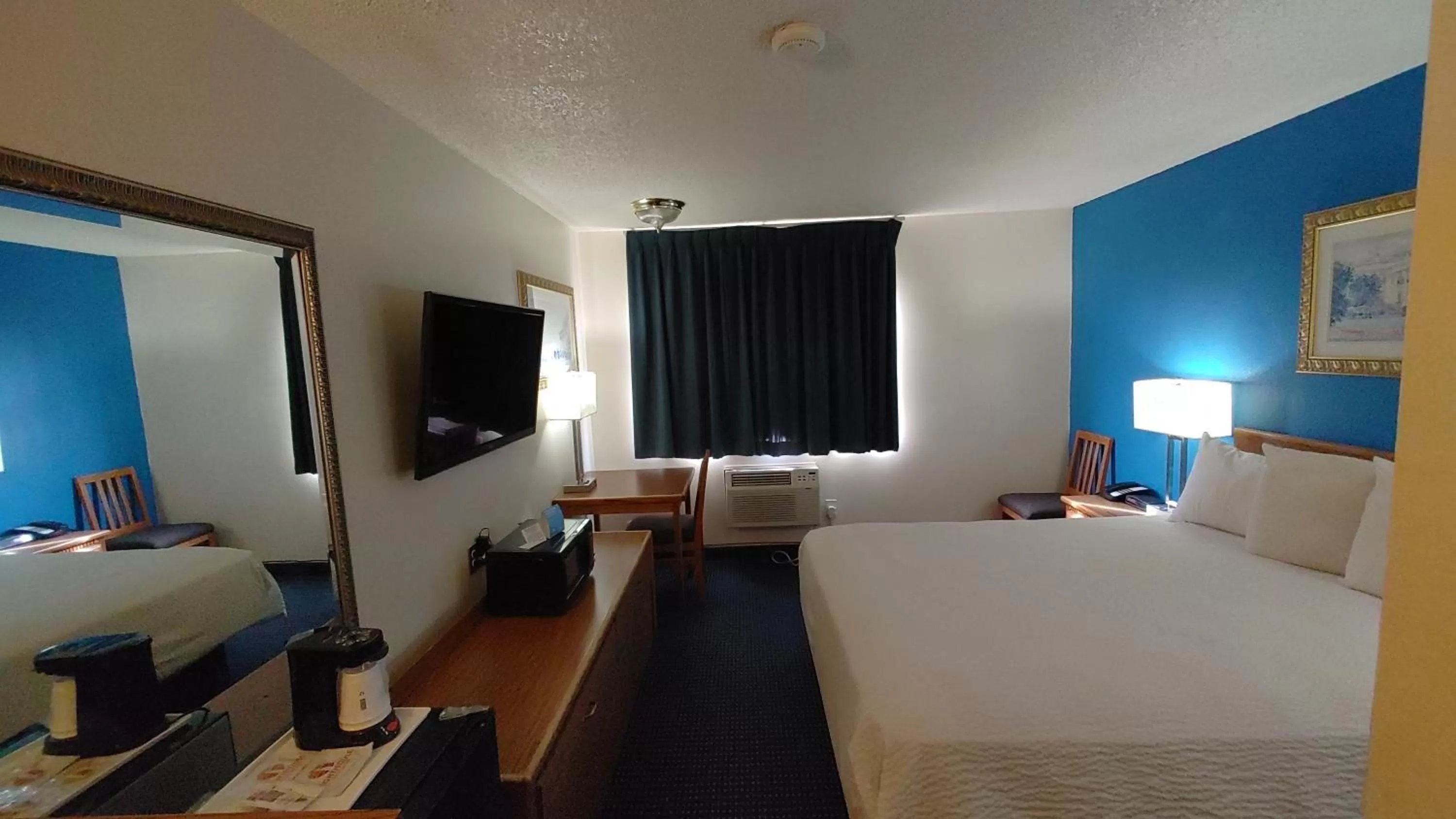 Bedroom, Bed in Days Inn by Wyndham Pocatello University Area