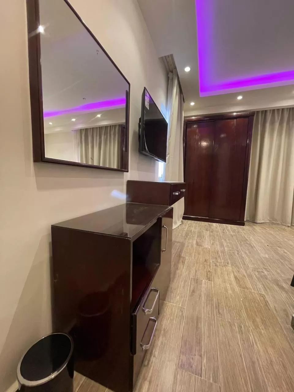 Communal lounge/ TV room, Kitchen/Kitchenette in Jewel Grand Museum & Pyramids View