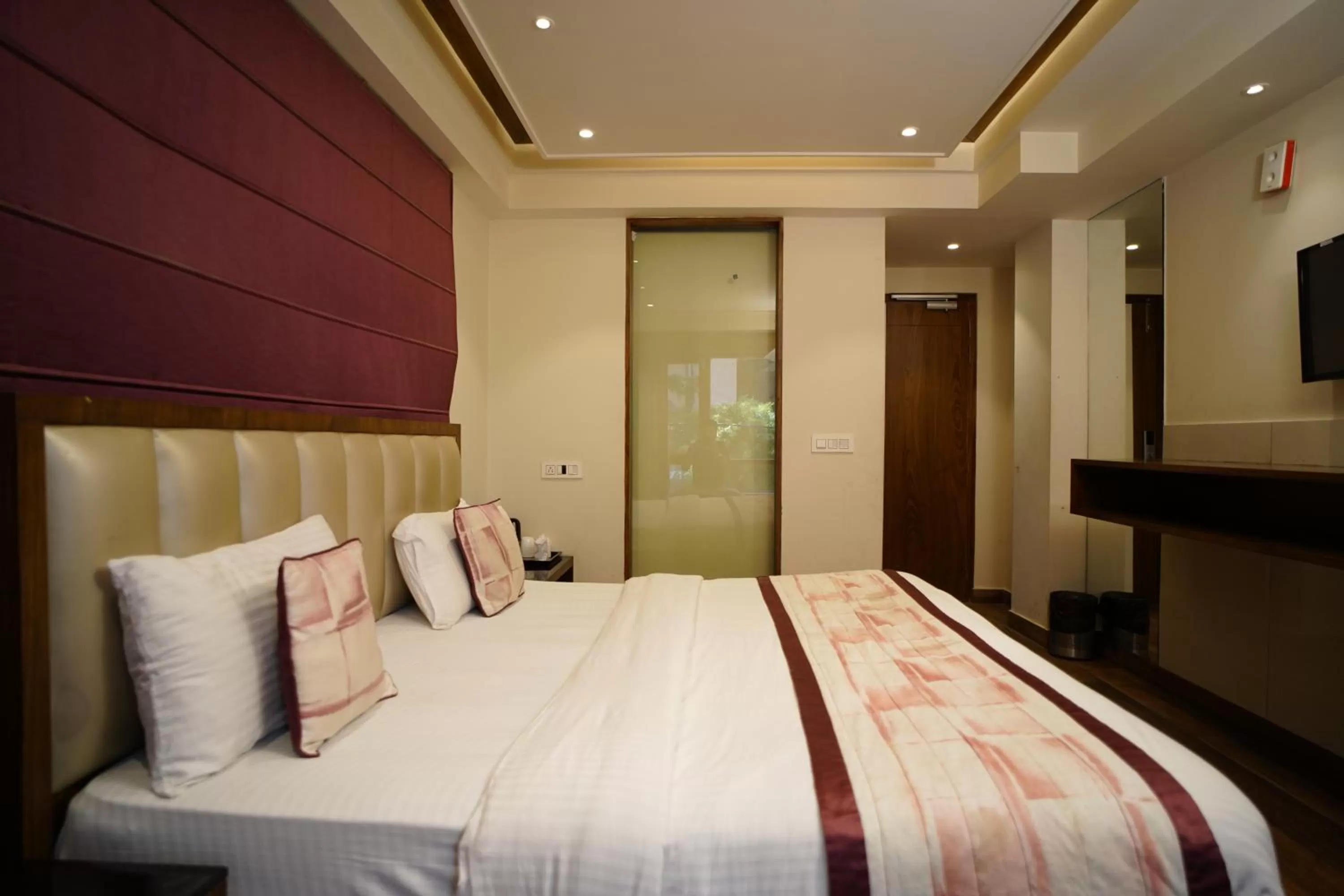 Photo of the whole room, Bed in Mahaveer Shimla By Royal Collection Hotels