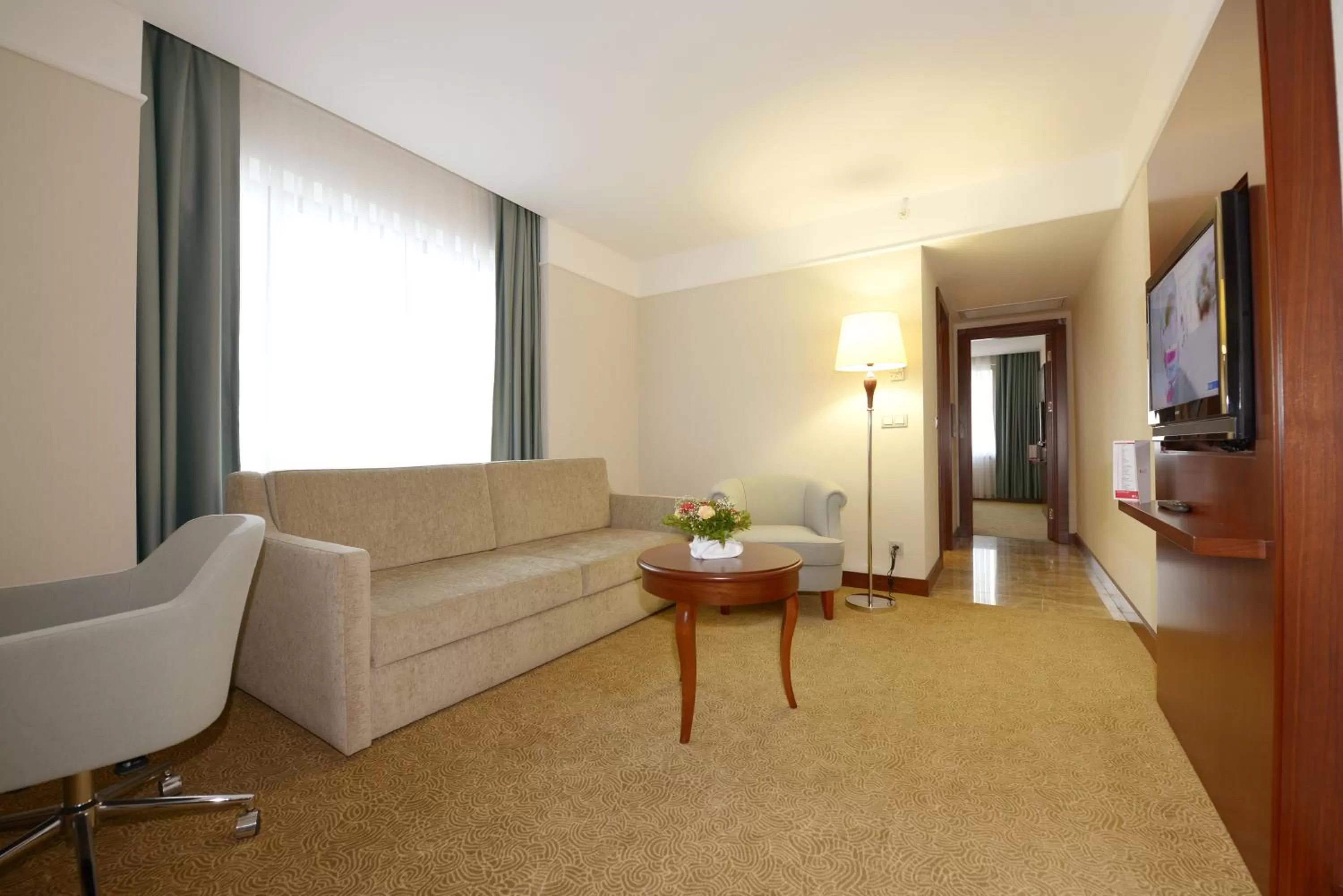 Living room in Ramada Plaza Altin Kayisi Hotel