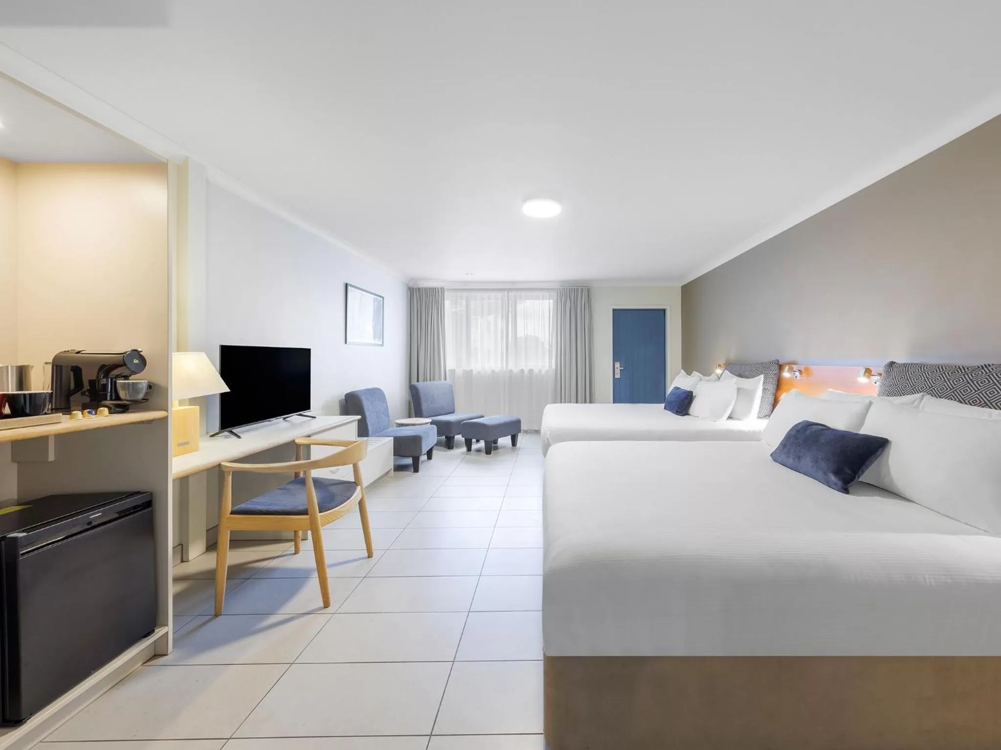 Seating area, Bed in JetPark Hotel Rotorua