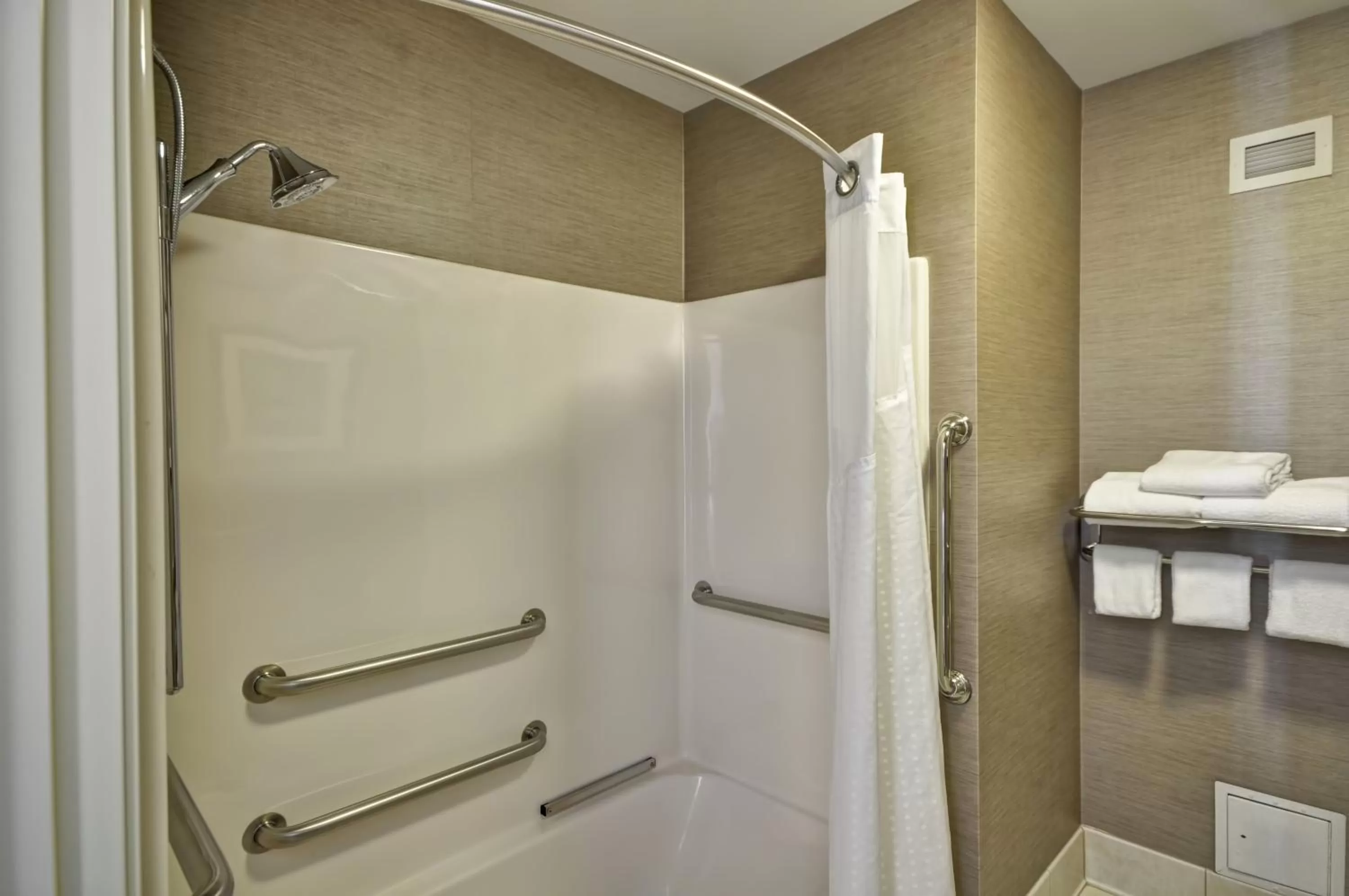 Bathroom in Holiday Inn Express Romulus / Detroit Airport by IHG