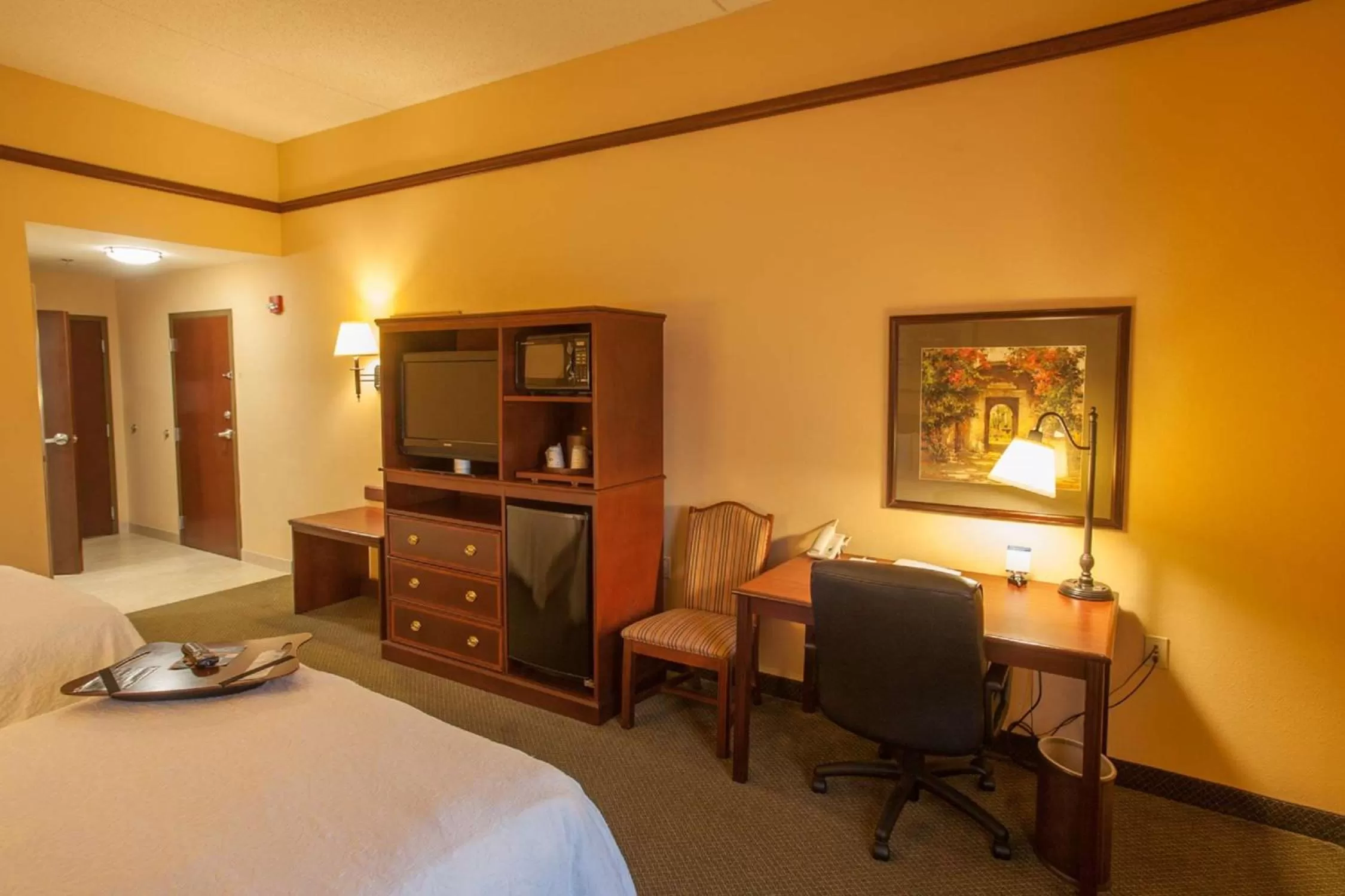 Bed in Hampton Inn & Suites Stillwater