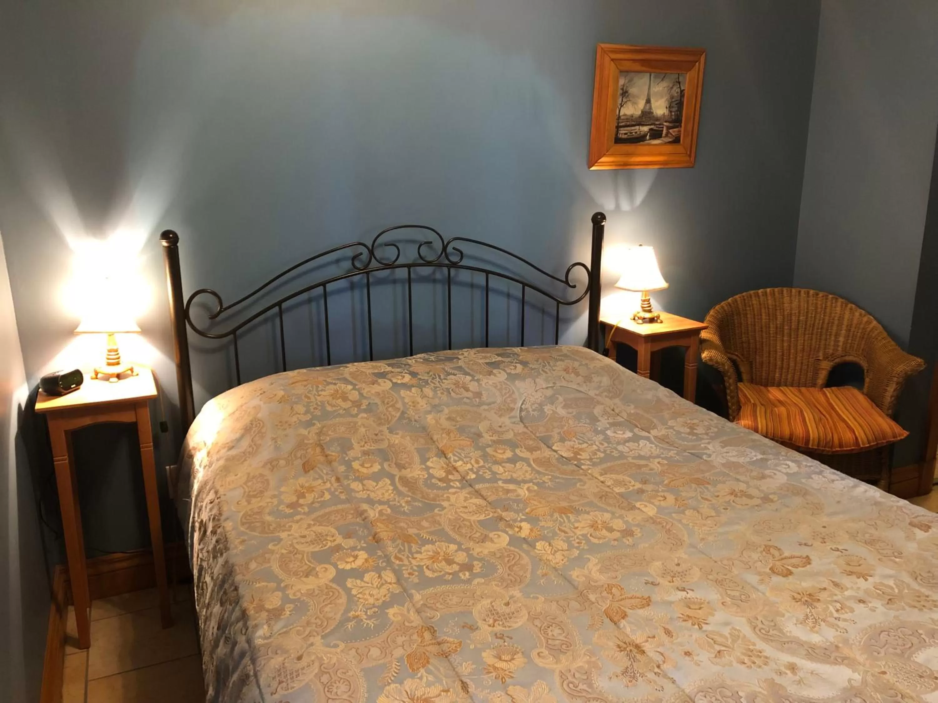 Bed in Manoir Ramezay