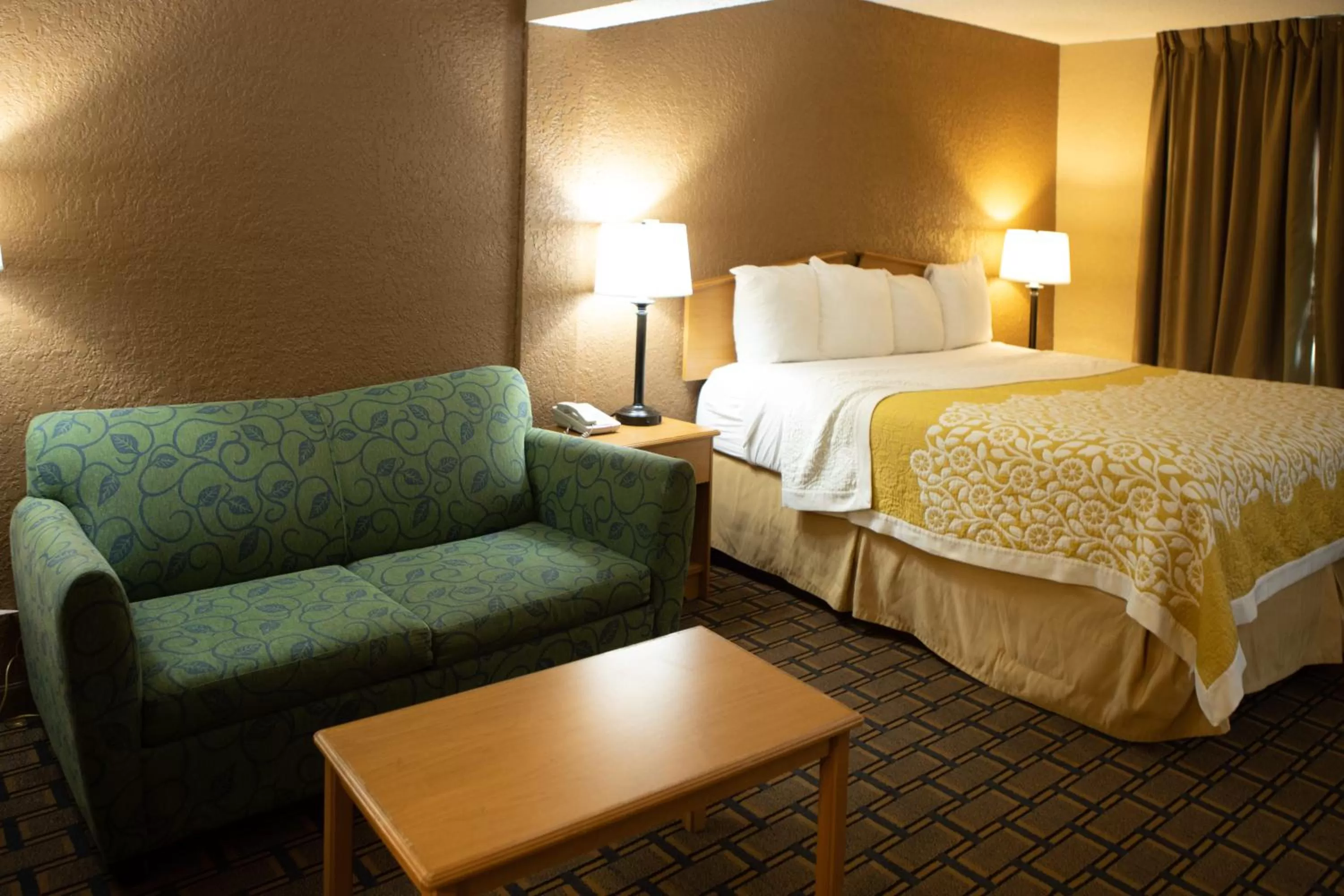 Photo of the whole room, Bed in Days Inn by Wyndham Fairmont