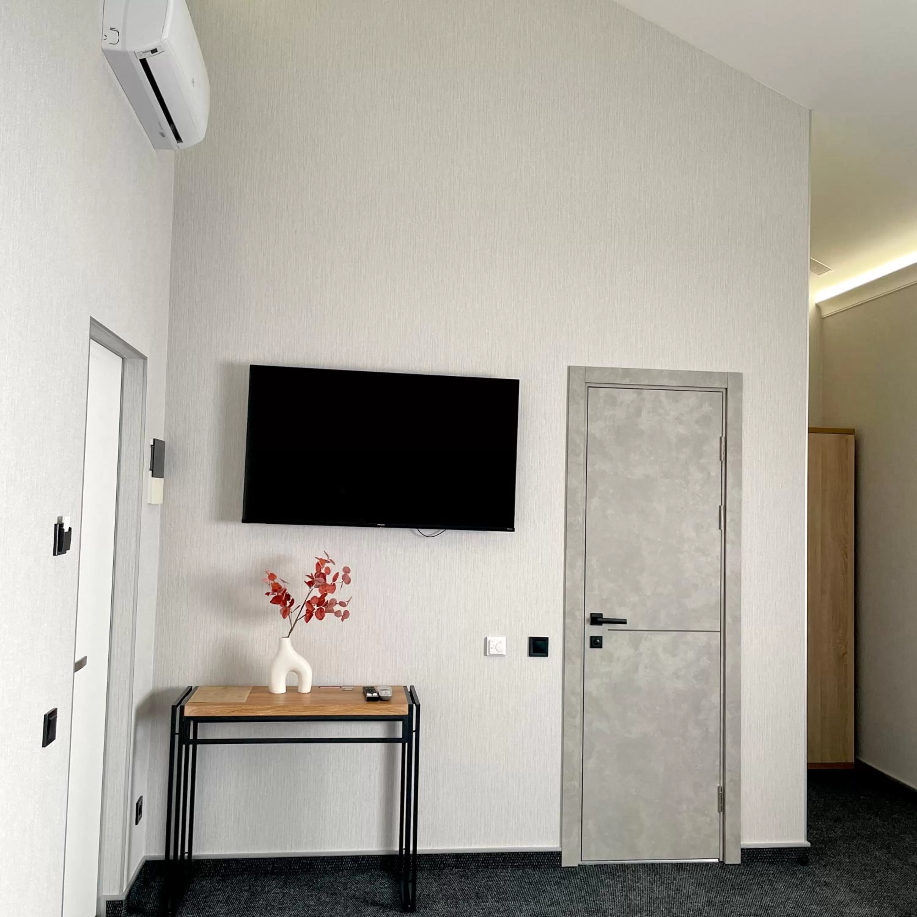 Photo of the whole room in Hotel Nivki